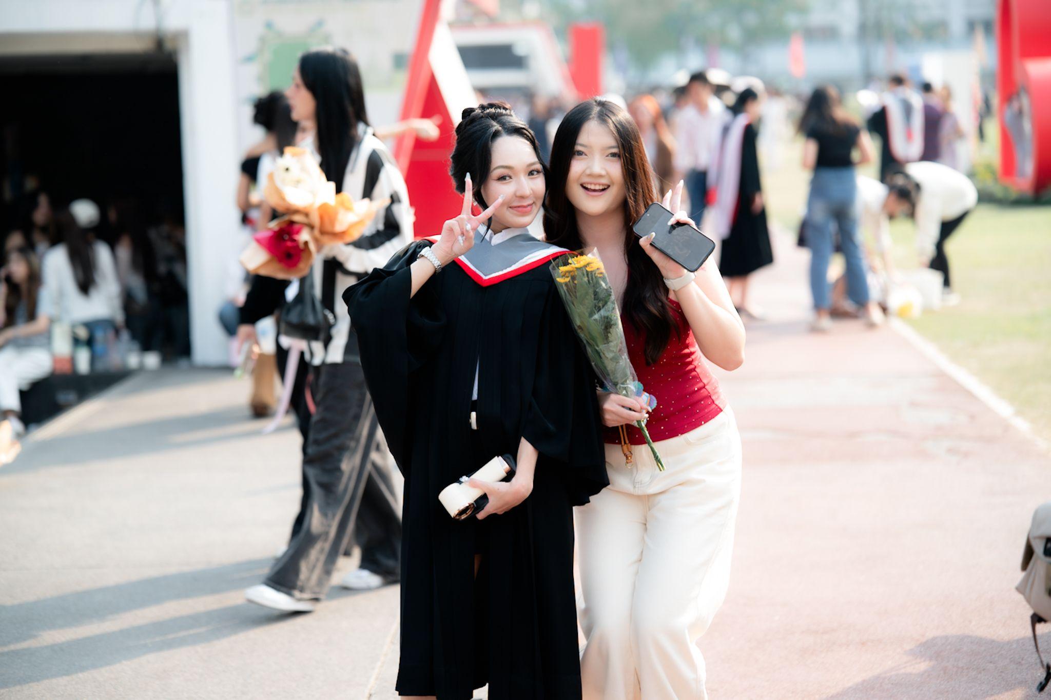ผลงานรับปริญญา มหาวิทยาลัยศรีนครินทรวิโรฒ โดย Sunlyyy ภาพที่ 10