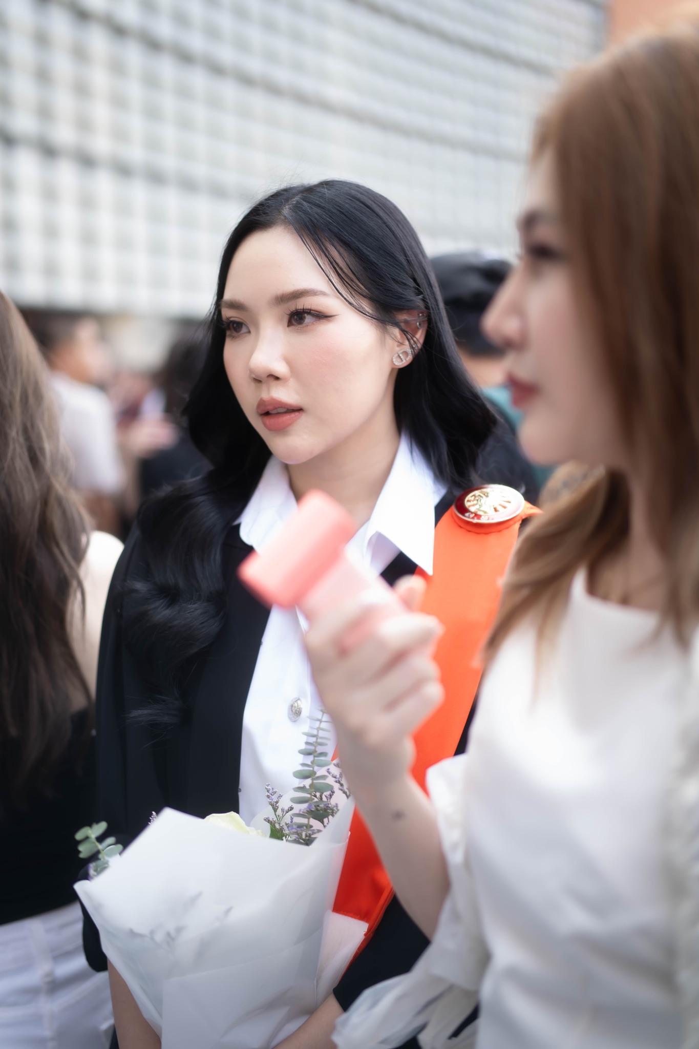 ผลงานรับปริญญา มหาวิทยาลัยธรรมศาสตร์ โดย Portfoli-oat ภาพที่ 5