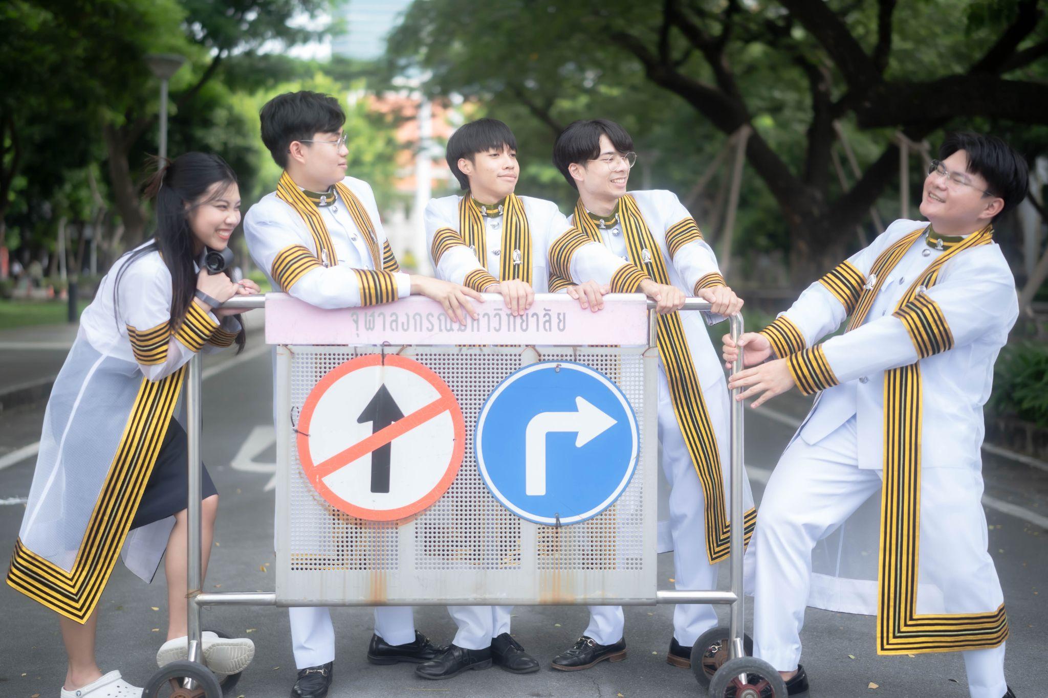 ผลงานรับปริญญา จุฬาลงกรณ์มหาวิทยาลัย โดย Portfoli-oat ภาพที่ 9