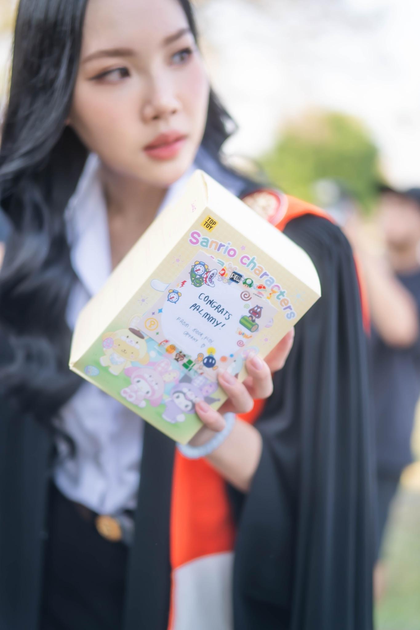 ผลงานรับปริญญา มหาวิทยาลัยธรรมศาสตร์ โดย Portfoli-oat ภาพที่ 9