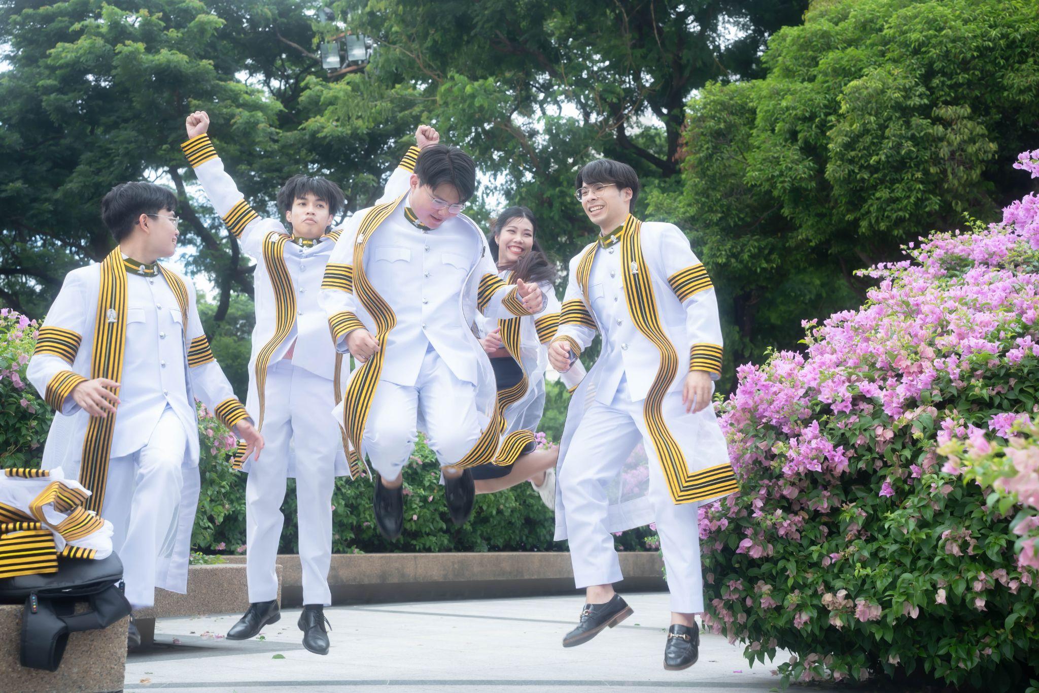 ผลงานรับปริญญา จุฬาลงกรณ์มหาวิทยาลัย โดย Portfoli-oat ภาพที่ 7