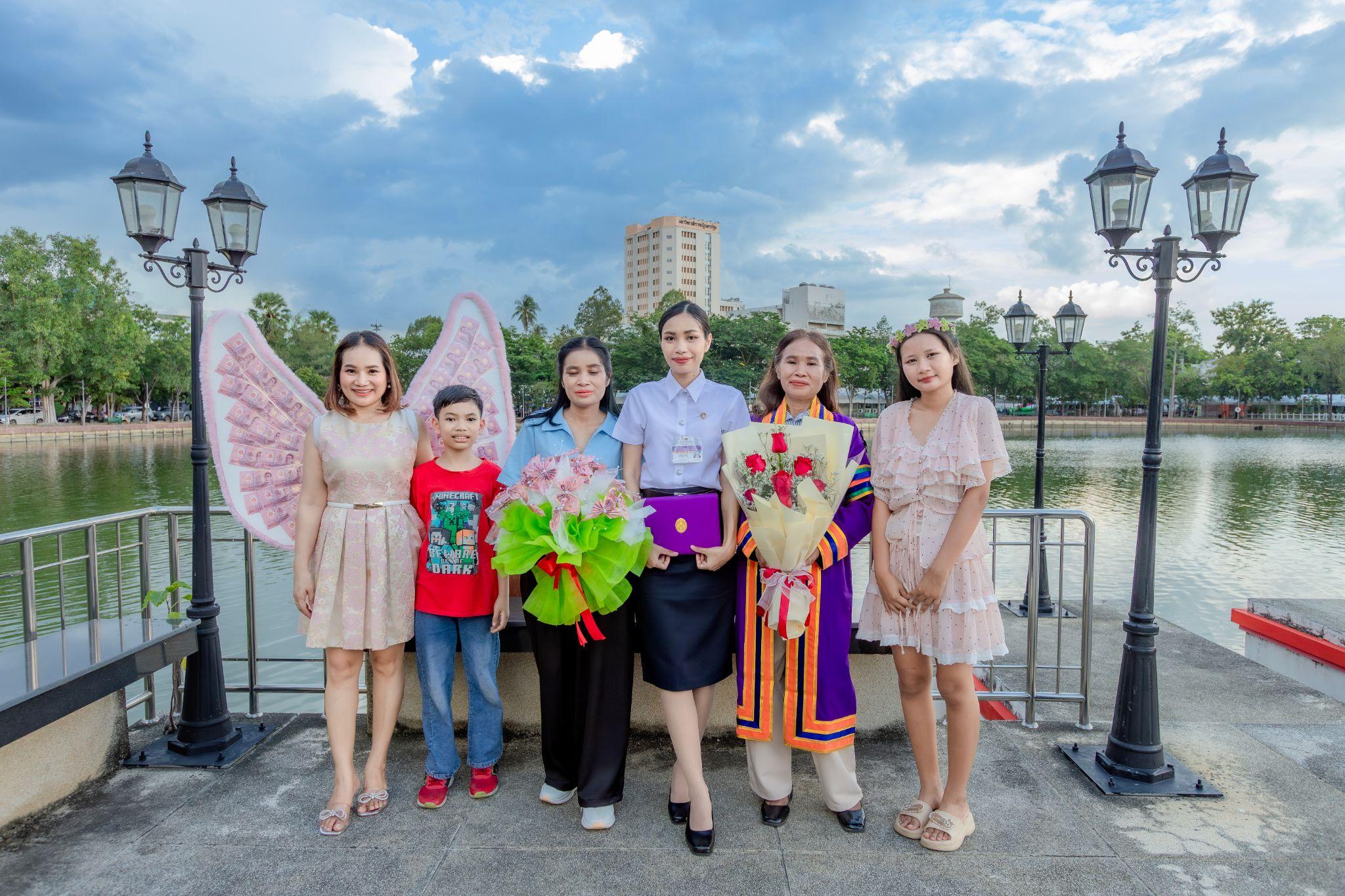 ผลงานรับปริญญา มหาวิทยาลัยราชภัฏบ้านสมเด็จเจ้าพระยา โดย Pond FoTo ภาพที่ 11