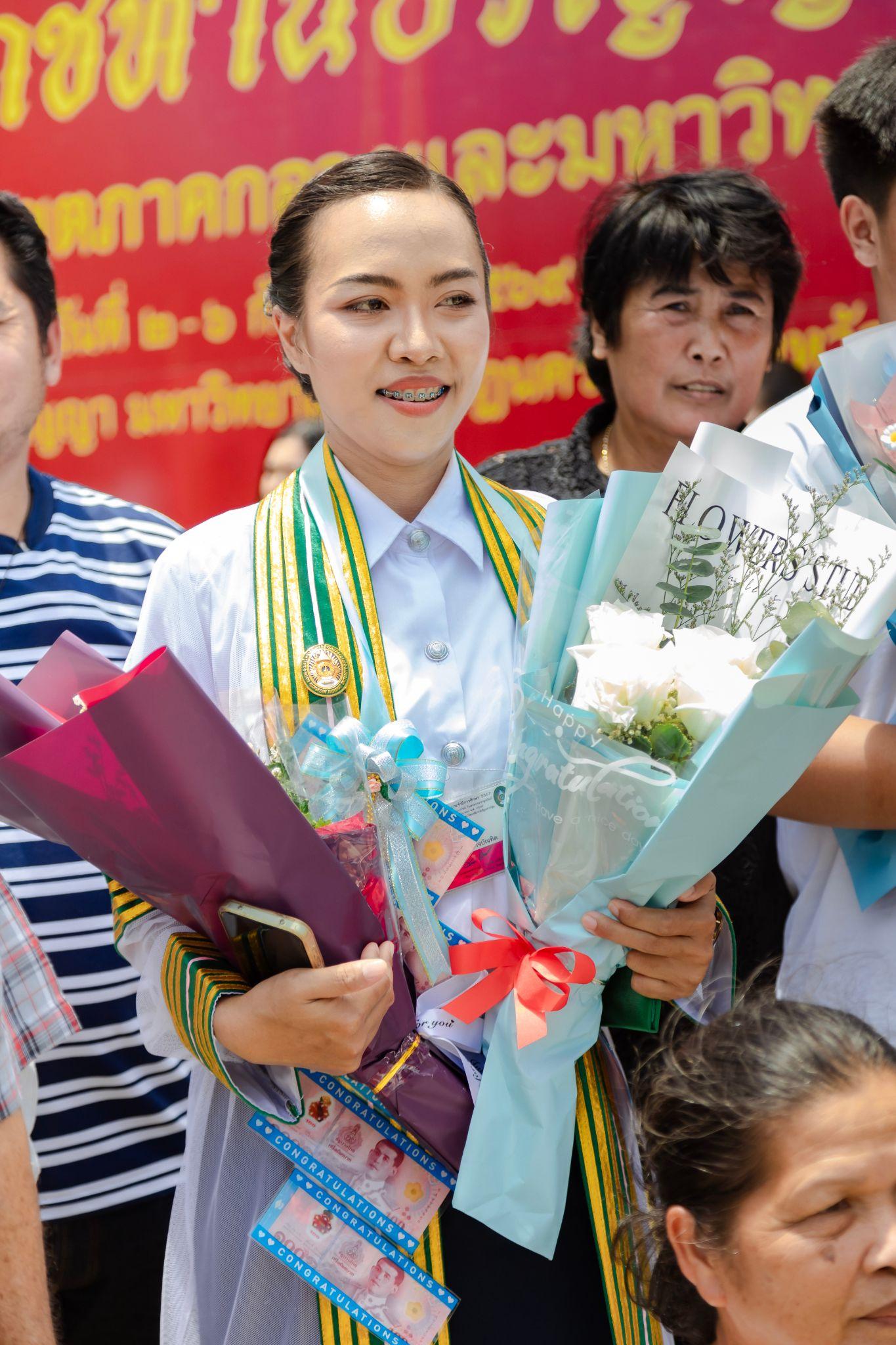 ผลงานรับปริญญา มหาวิทยาลัยราชภัฏวไลยอลงกรณ์ ในพระบรมราชูปถัมภ์ โดย Pond FoTo ภาพที่ 4