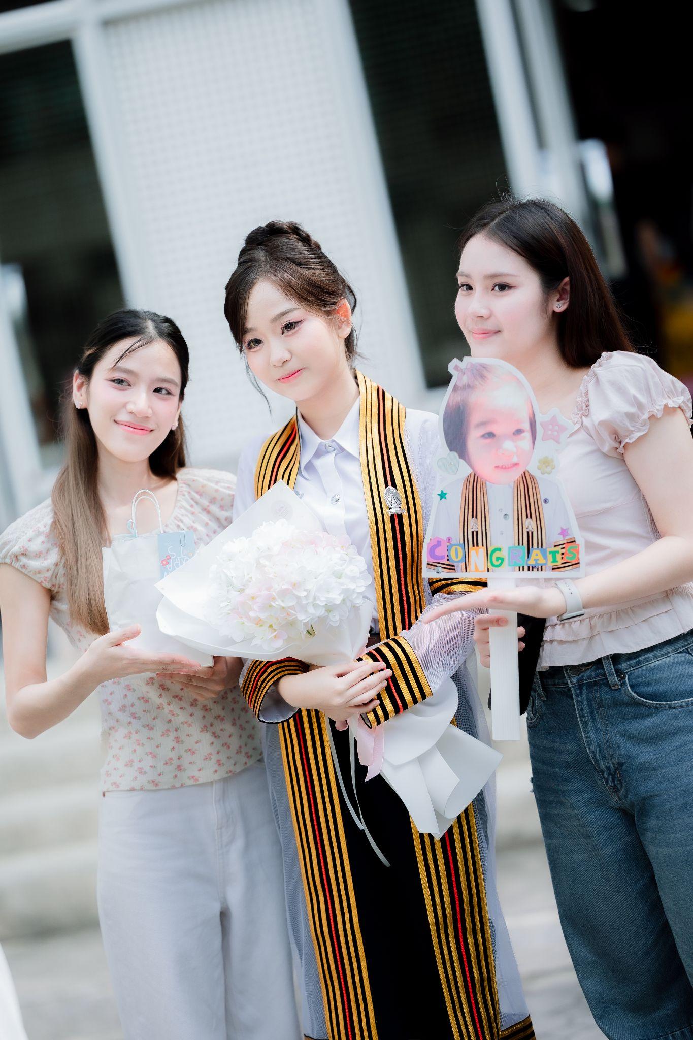 ผลงานรับปริญญา จุฬาลงกรณ์มหาวิทยาลัย โดย มุมกล้อง ภาพที่ 15