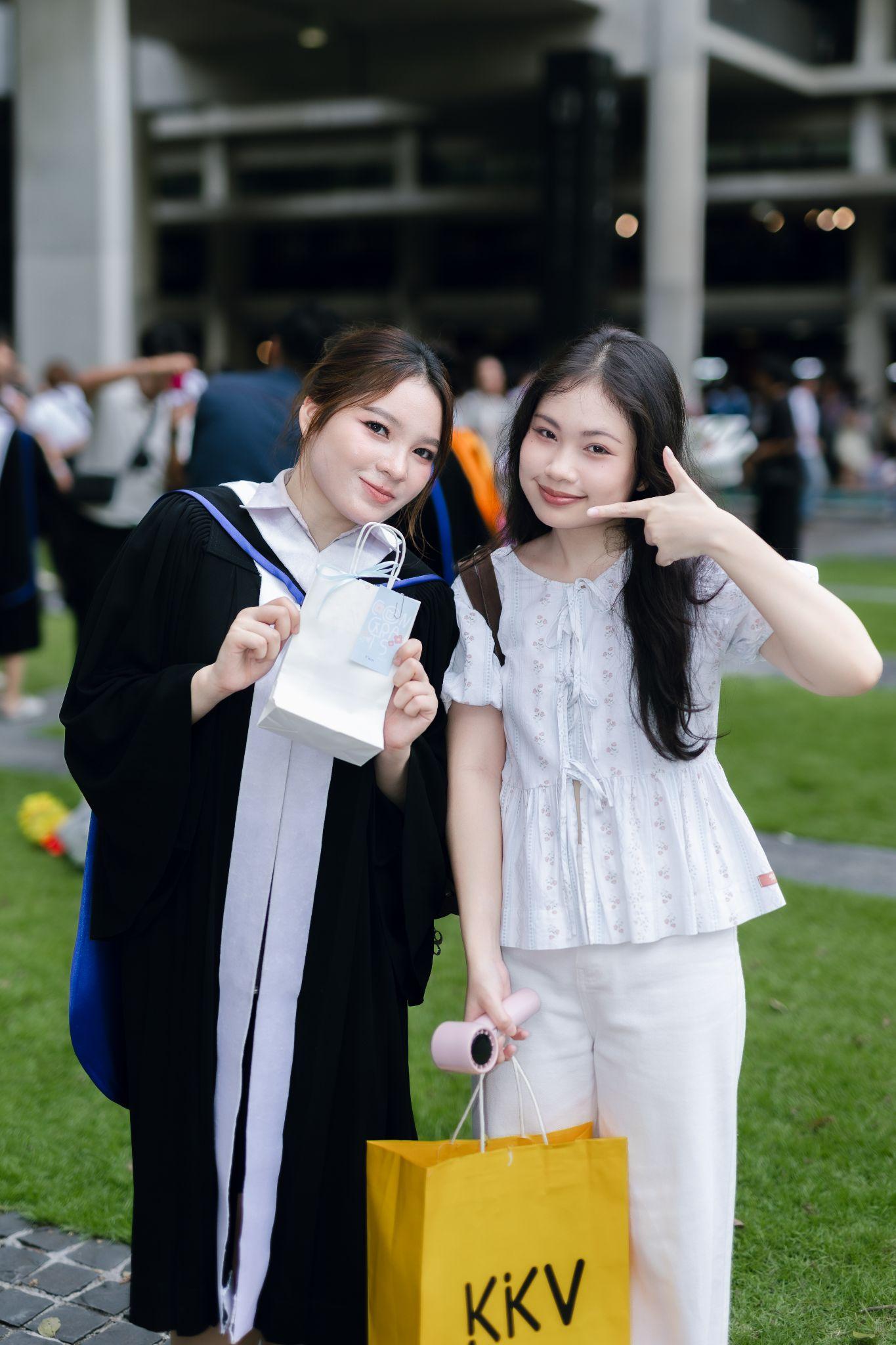 ผลงานรับปริญญา มหาวิทยาลัยมหิดล โดย มุมกล้อง ภาพที่ 16