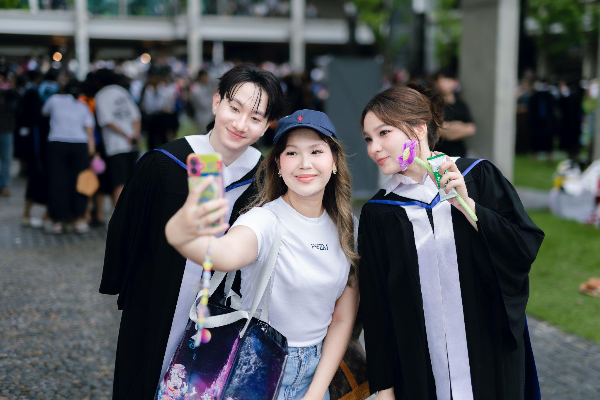 ผลงานรับปริญญา มหาวิทยาลัยมหิดล โดย มุมกล้อง ภาพที่ 12
