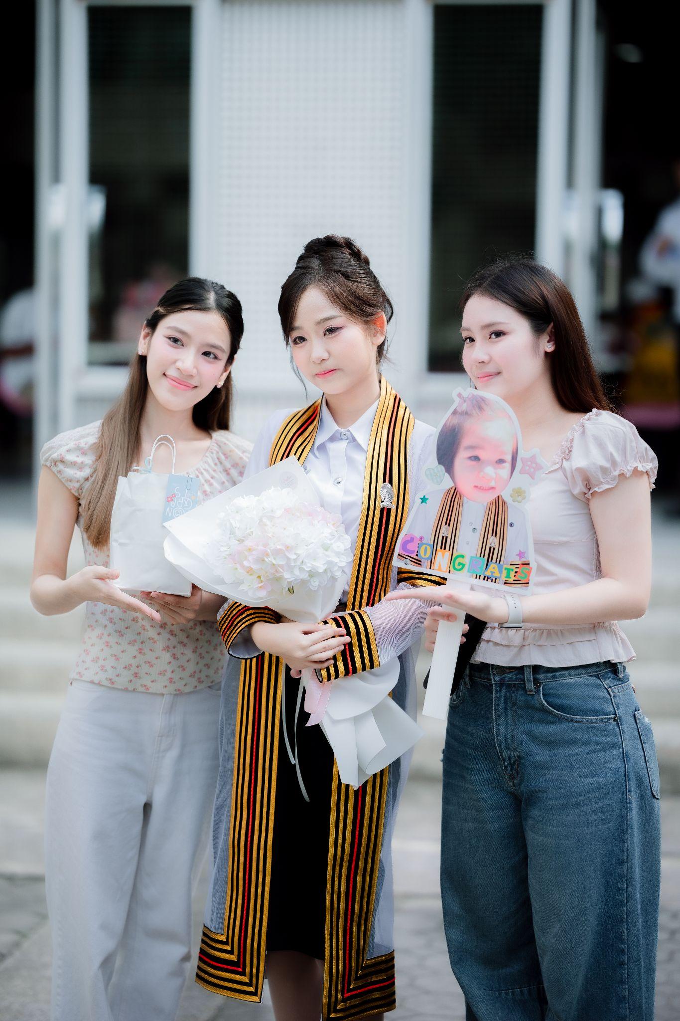 ผลงานรับปริญญา จุฬาลงกรณ์มหาวิทยาลัย โดย มุมกล้อง ภาพที่ 16