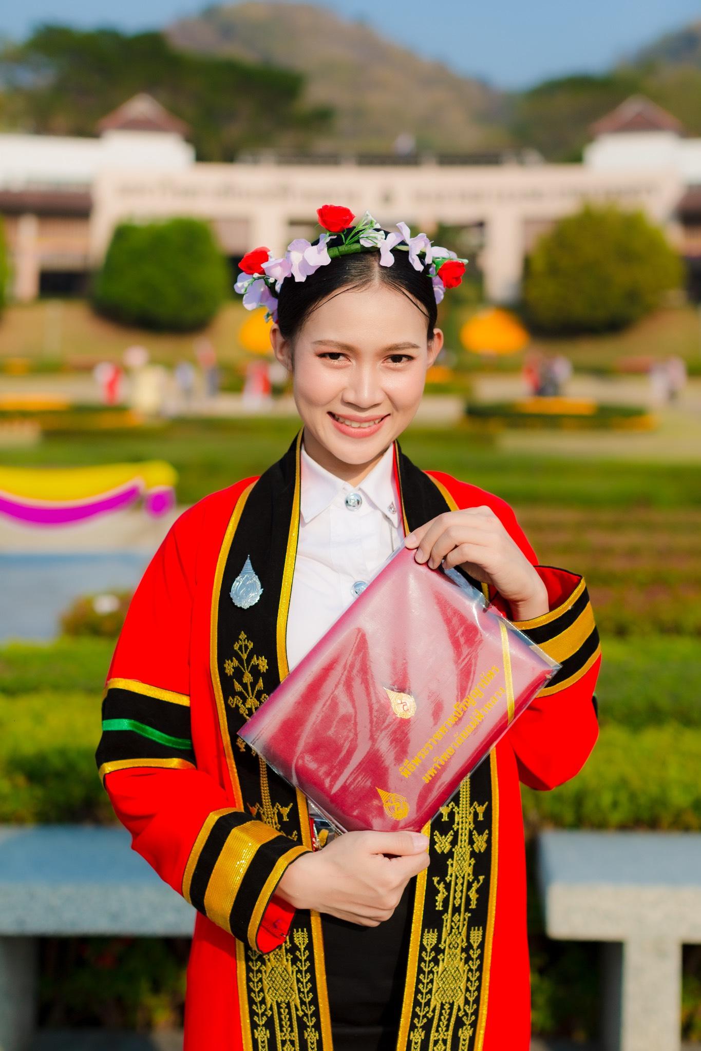 ผลงานรับปริญญา มหาวิทยาลัยแม่ฟ้าหลวง โดย KomrichPhotographer ภาพที่ 1