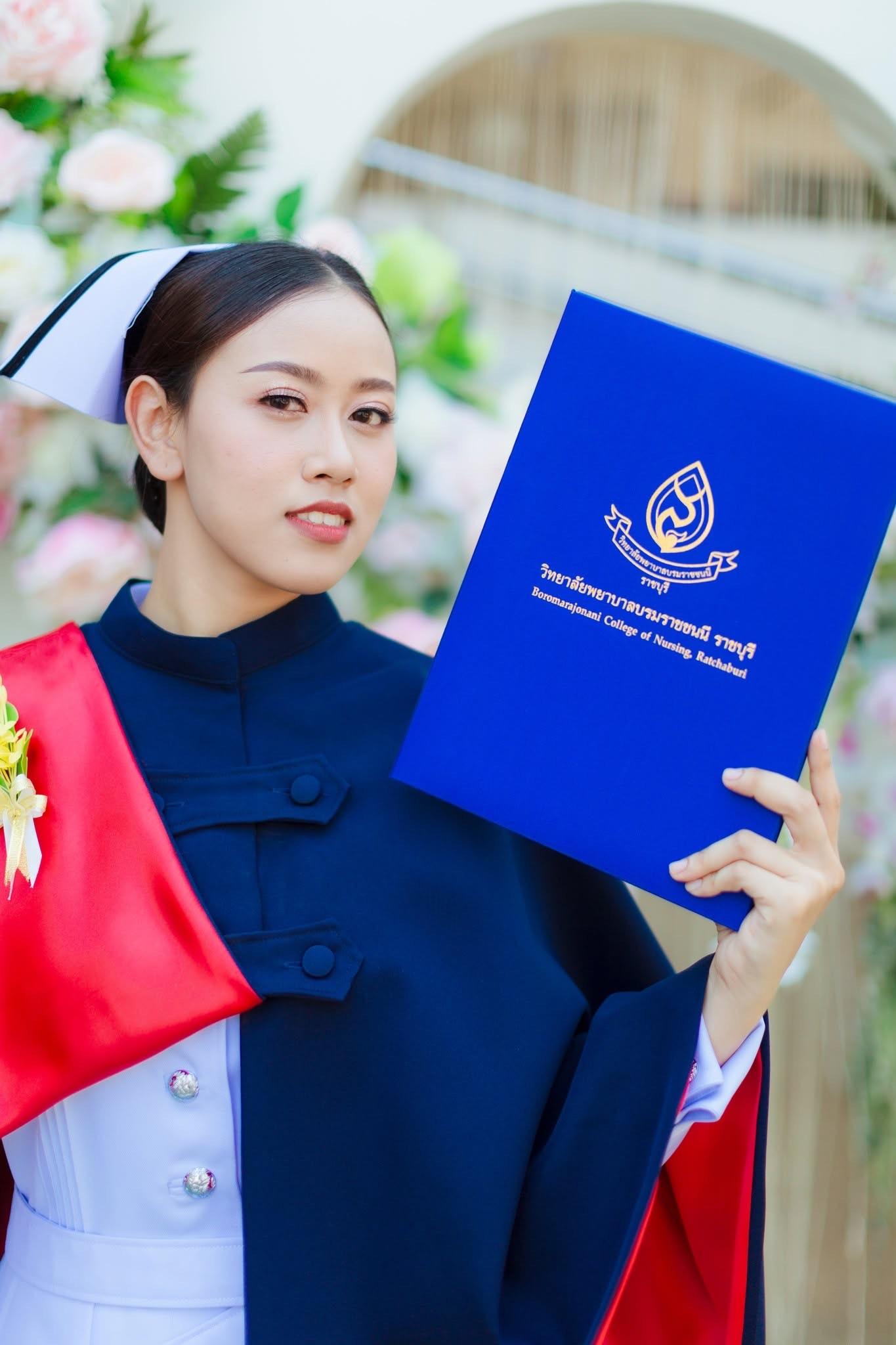 ผลงานรับปริญญา วิทยาลัยพยาบาลบรมราชชนนี โดย KomrichPhotographer ภาพที่ 7