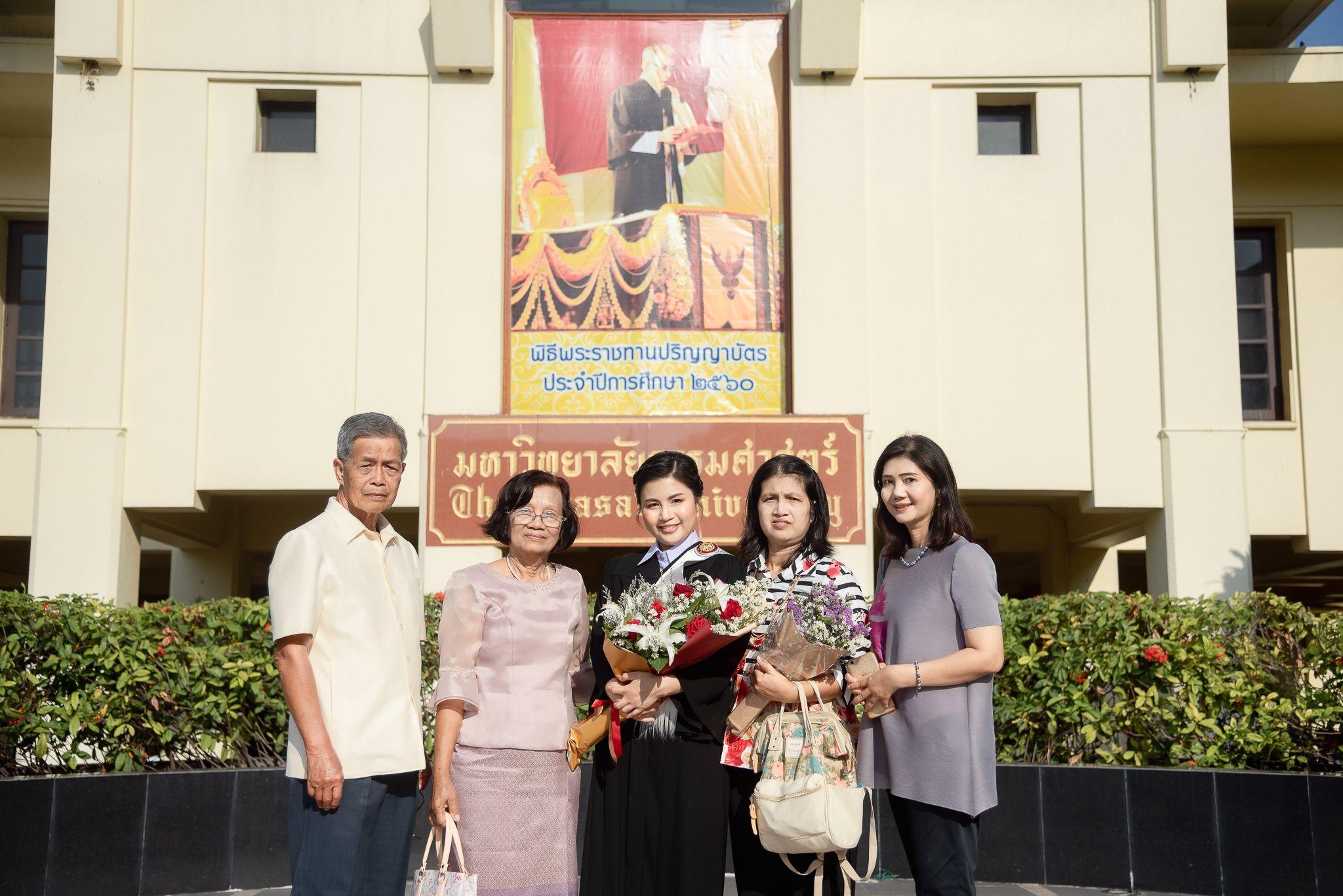 ผลงานรับปริญญา มหาวิทยาลัยธรรมศาสตร์ โดย TY Photo BY โตช่างภาพ ภาพที่ 13