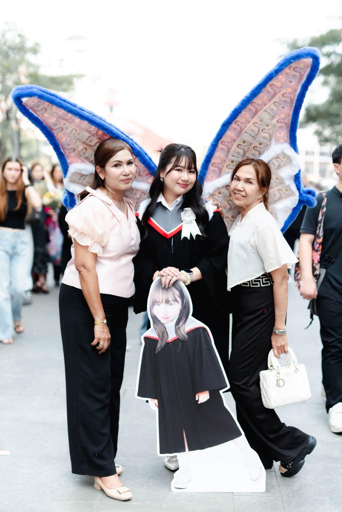 ผลงานรับปริญญา มหาวิทยาลัยศรีนครินทรวิโรฒ โดย Mika 7 Foto ภาพที่ 8