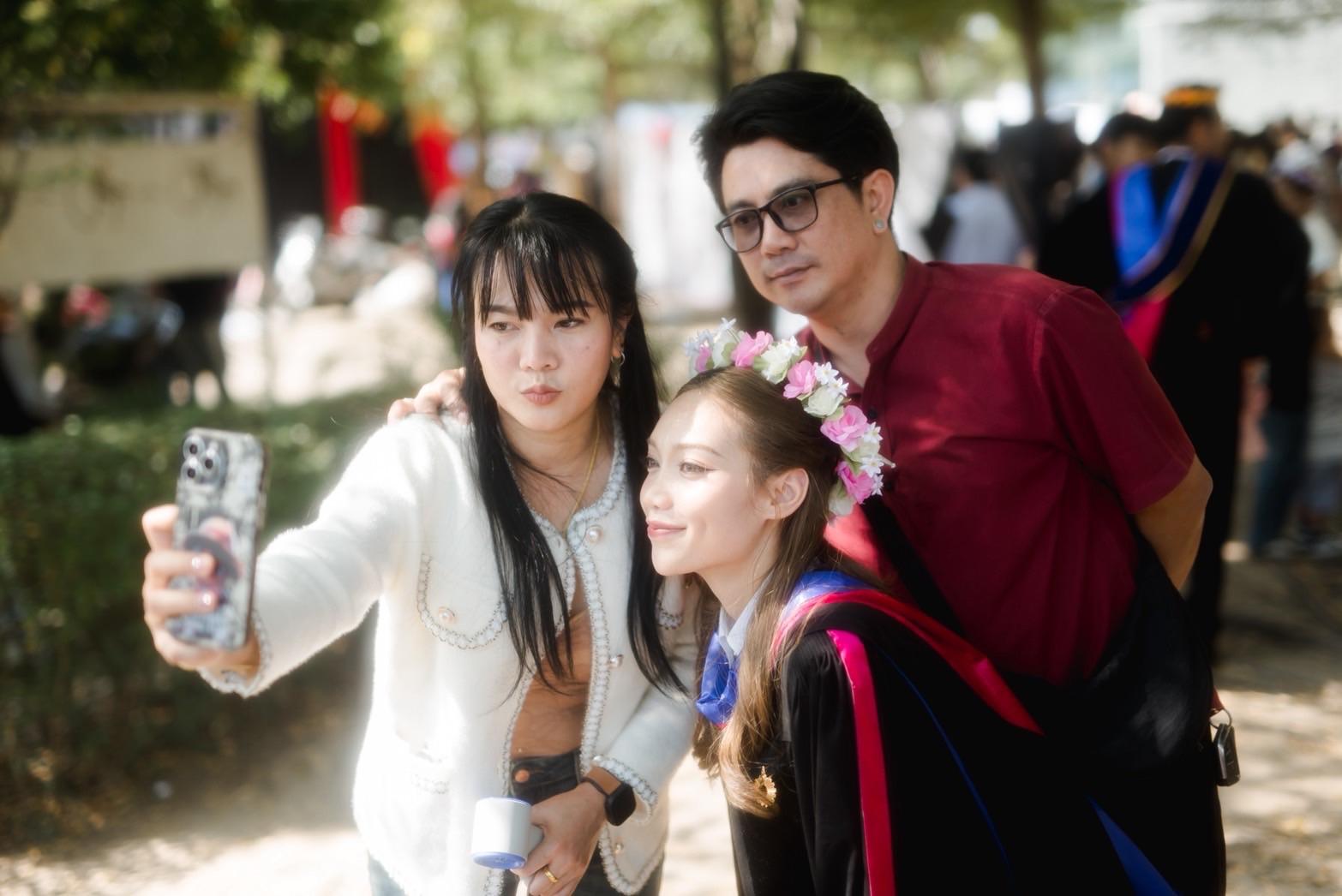 ผลงานรับปริญญา มหาวิทยาลัยรังสิต โดย Mika 7 Foto ภาพที่ 8