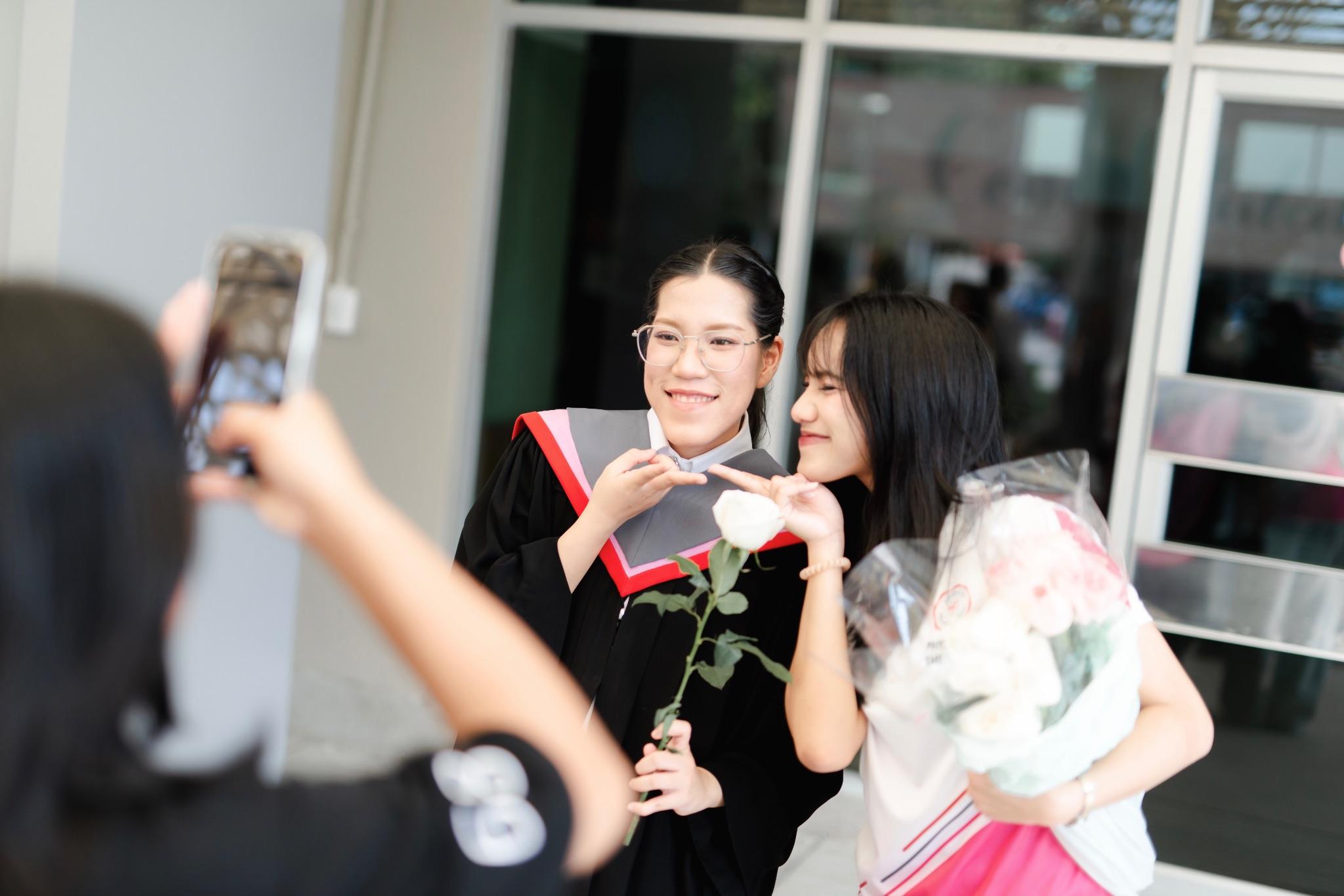 ผลงานรับปริญญา มหาวิทยาลัยศรีนครินทรวิโรฒ โดย Mika 7 Foto ภาพที่ 17