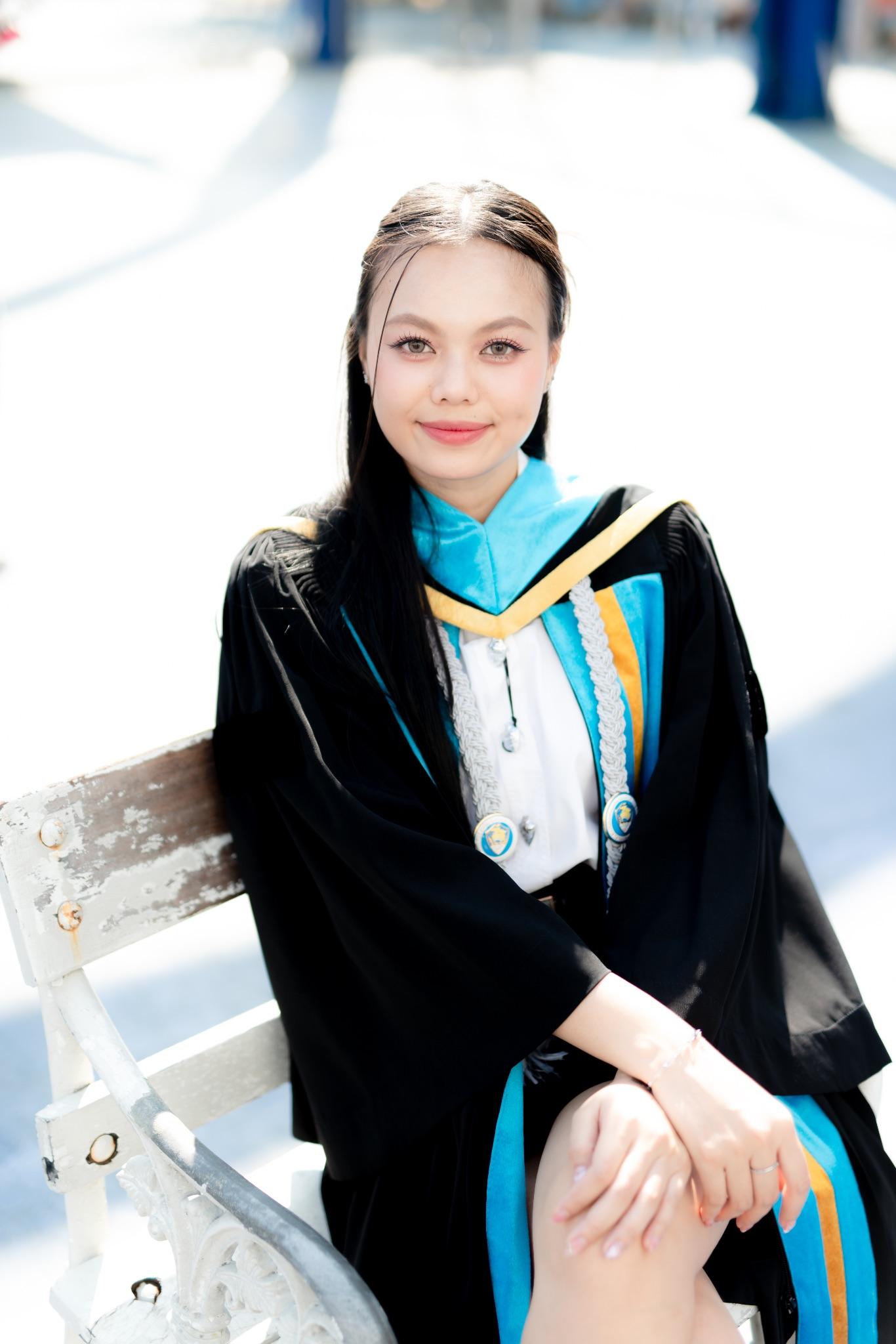 ผลงานรับปริญญา มหาวิทยาลัยหอการค้าไทย โดย Mika 7 Foto ภาพที่ 11