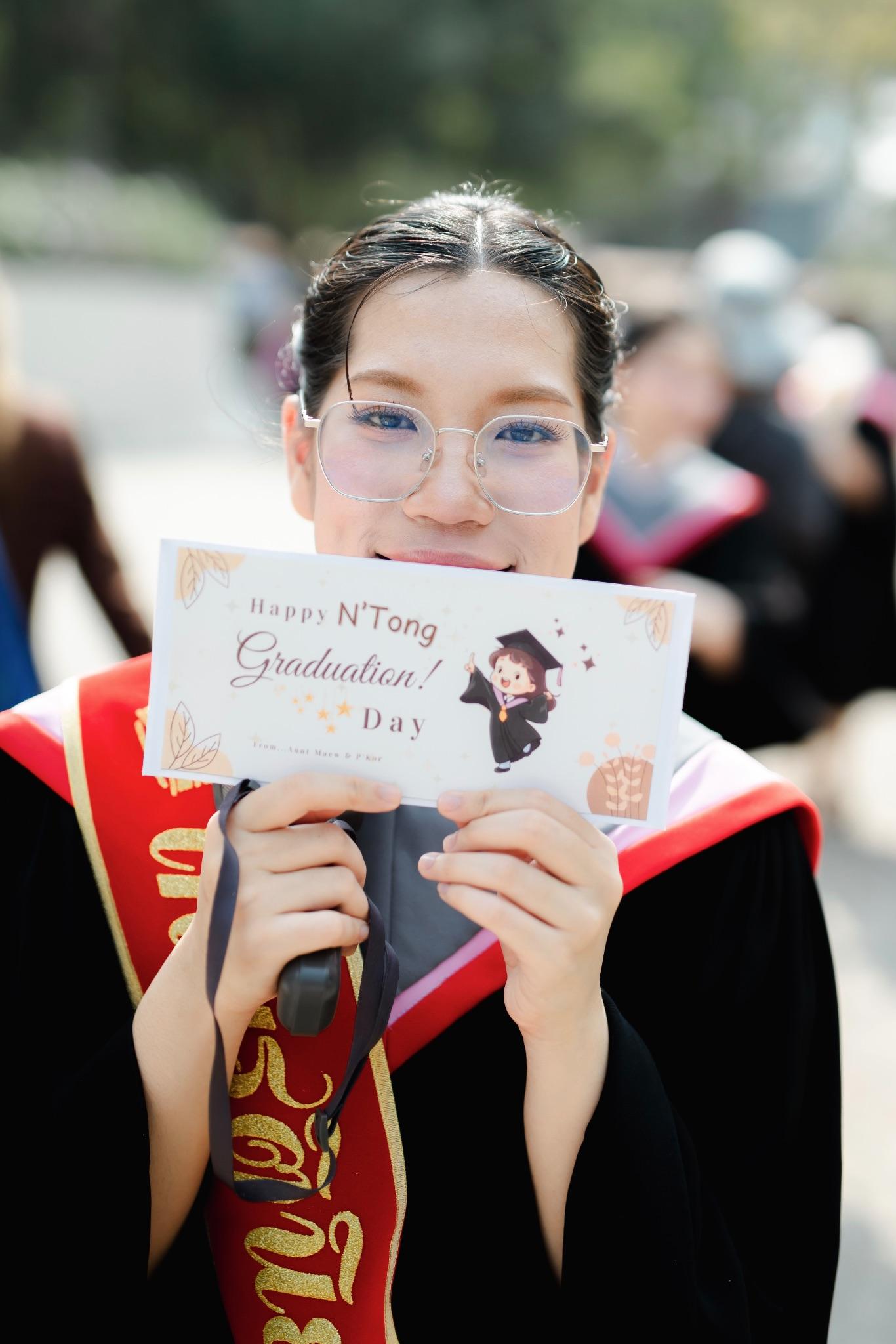 ผลงานรับปริญญา มหาวิทยาลัยศรีนครินทรวิโรฒ โดย Mika 7 Foto ภาพที่ 12