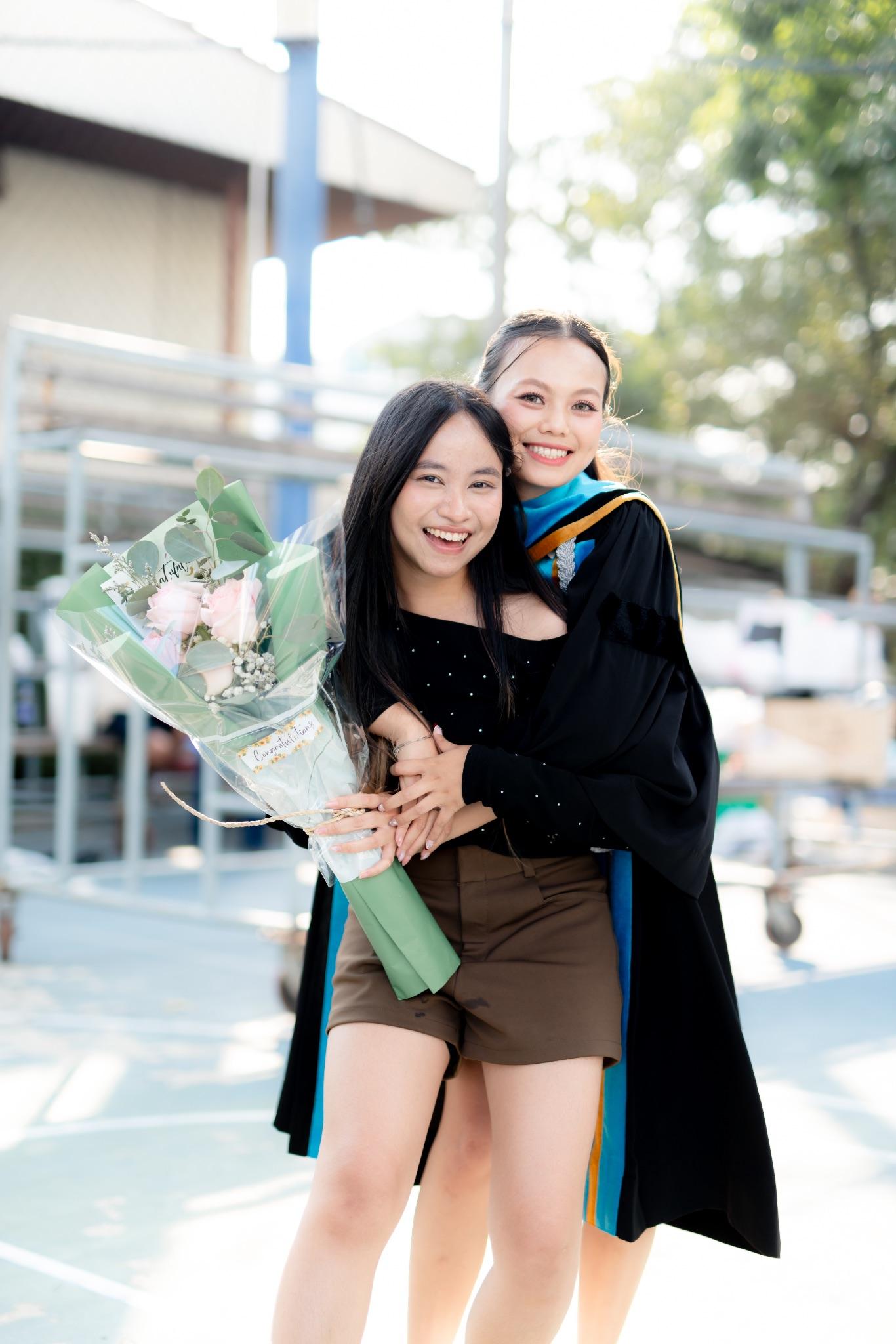 ผลงานรับปริญญา มหาวิทยาลัยหอการค้าไทย โดย Mika 7 Foto ภาพที่ 4