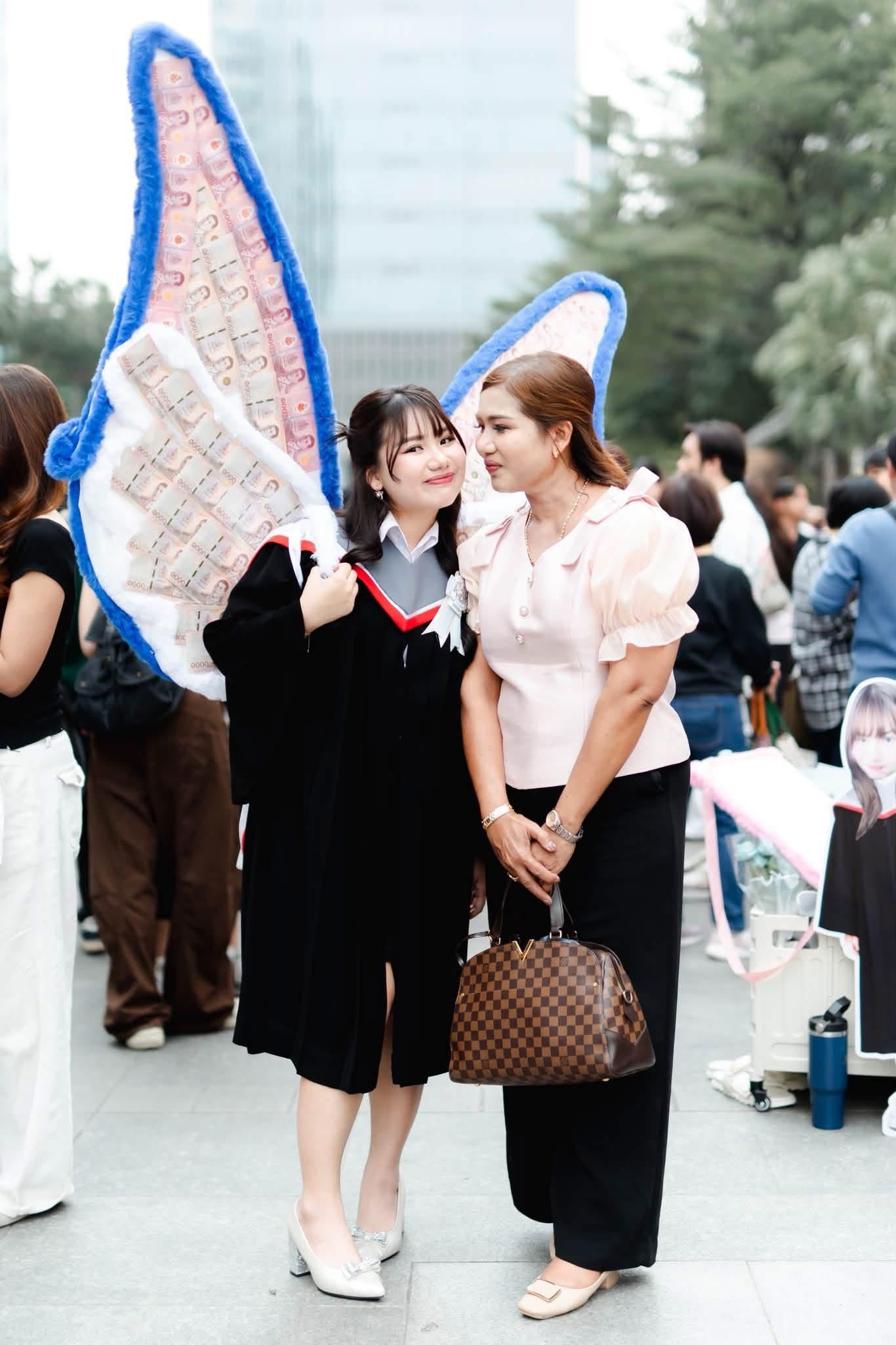 ผลงานรับปริญญา มหาวิทยาลัยศรีนครินทรวิโรฒ โดย Mika 7 Foto ภาพที่ 11