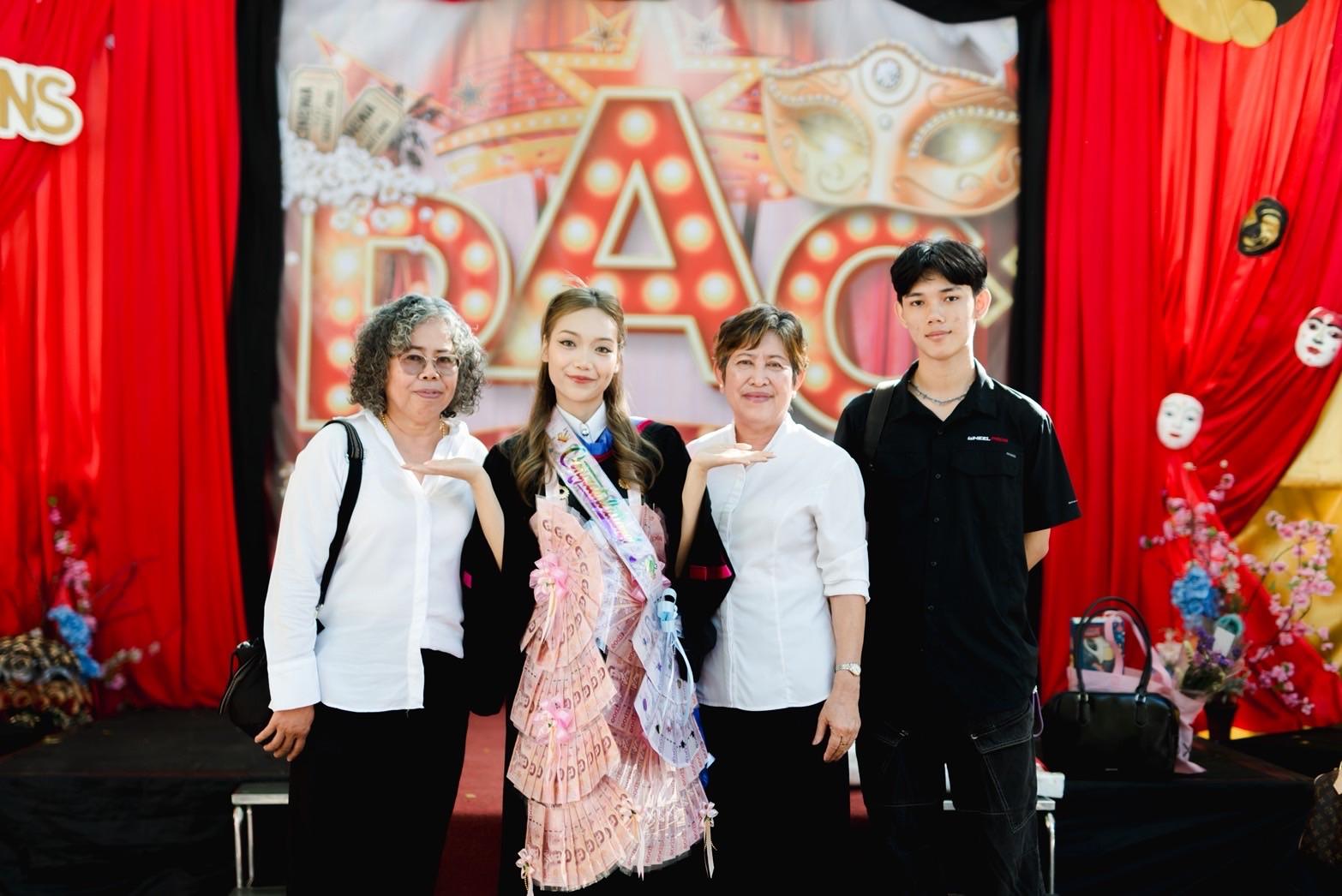 ผลงานรับปริญญา มหาวิทยาลัยรังสิต โดย Mika 7 Foto ภาพที่ 12