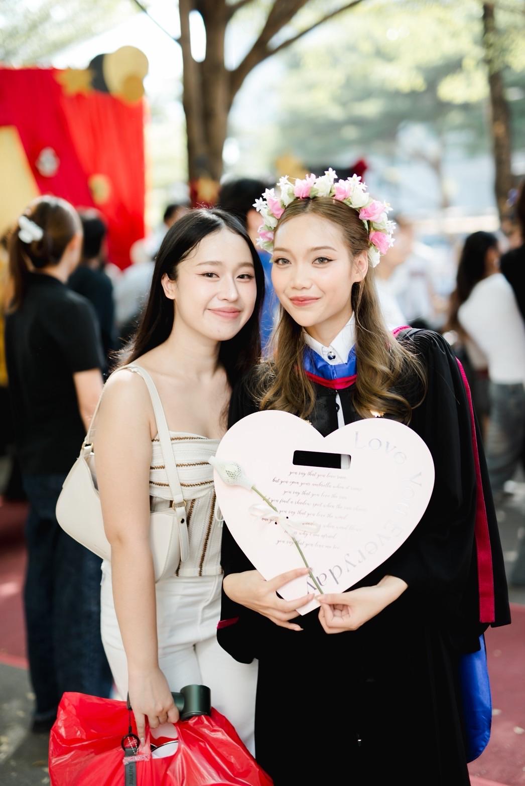 ผลงานรับปริญญา มหาวิทยาลัยรังสิต โดย Mika 7 Foto ภาพที่ 5