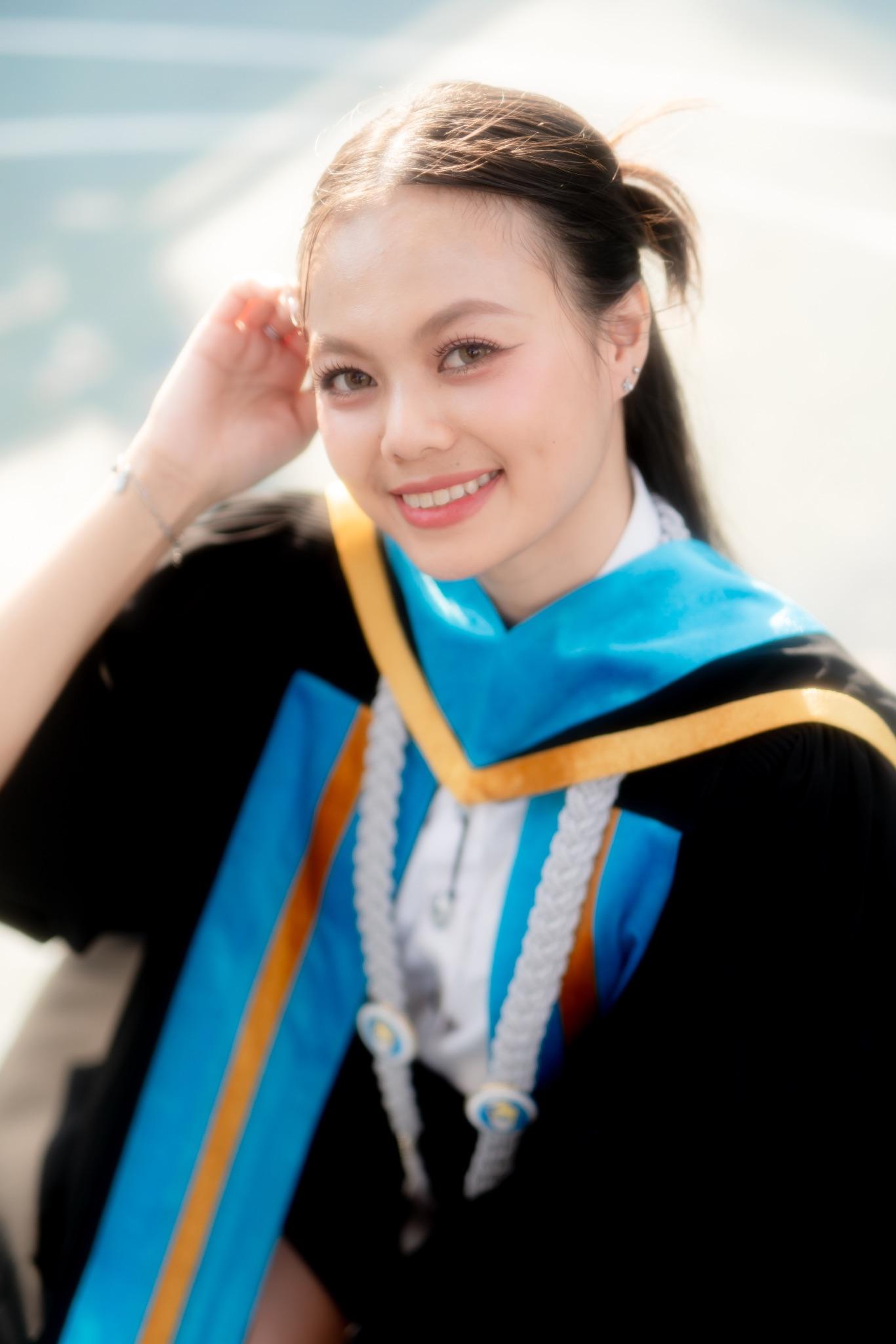 ผลงานรับปริญญา มหาวิทยาลัยหอการค้าไทย โดย Mika 7 Foto ภาพที่ 18