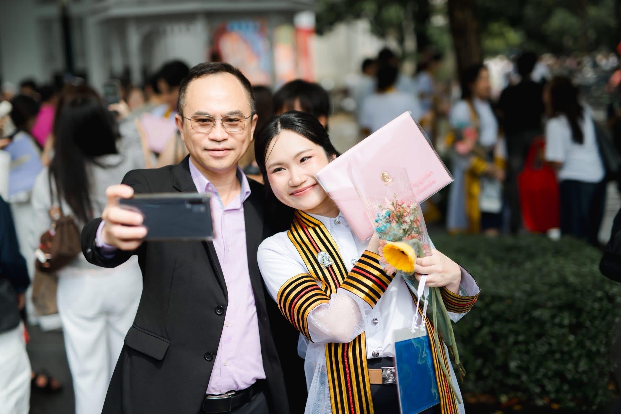 ผลงานรับปริญญา จุฬาลงกรณ์มหาวิทยาลัย โดย Mika 7 Foto ภาพที่ 5