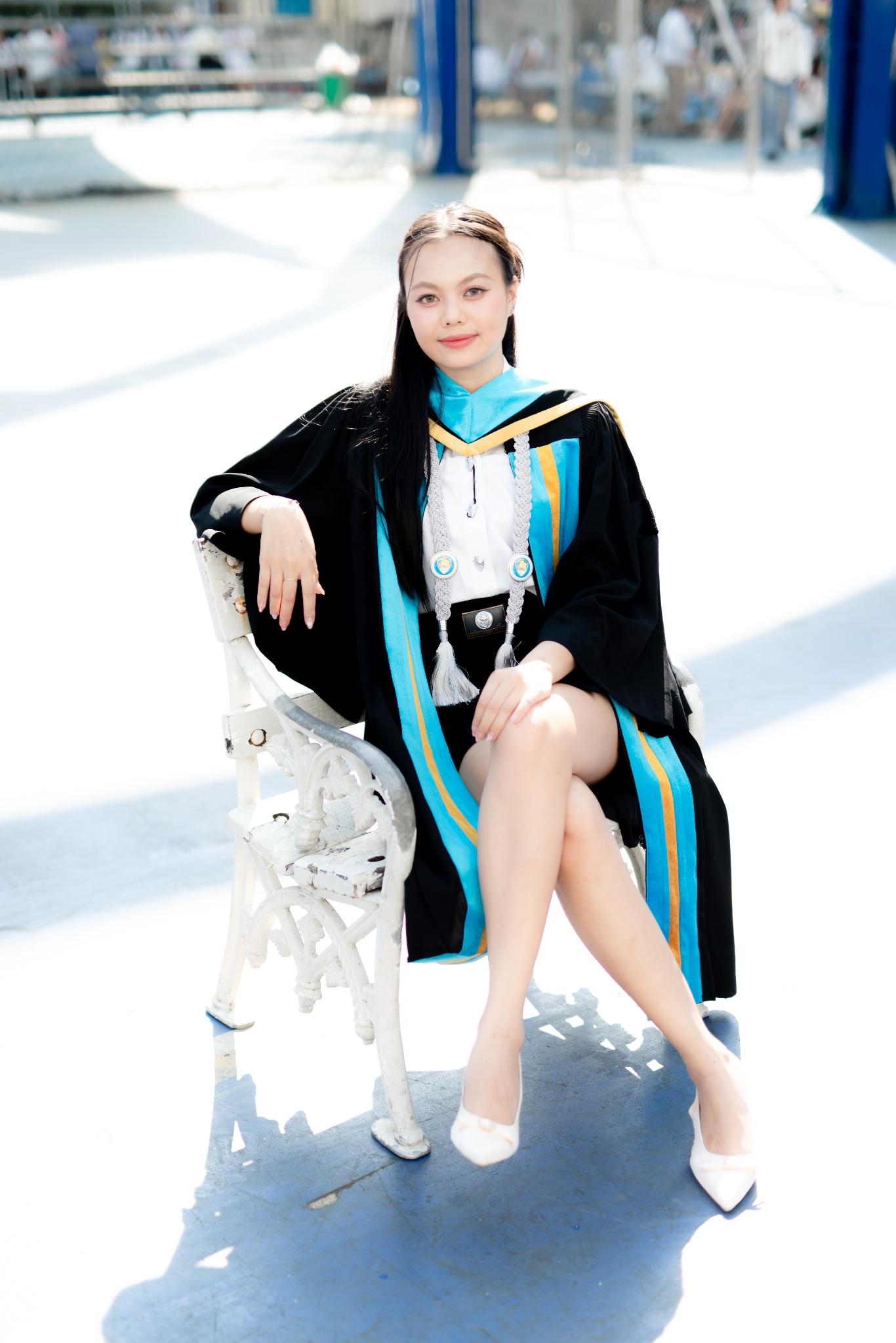 ผลงานรับปริญญา มหาวิทยาลัยหอการค้าไทย โดย Mika 7 Foto ภาพที่ 2
