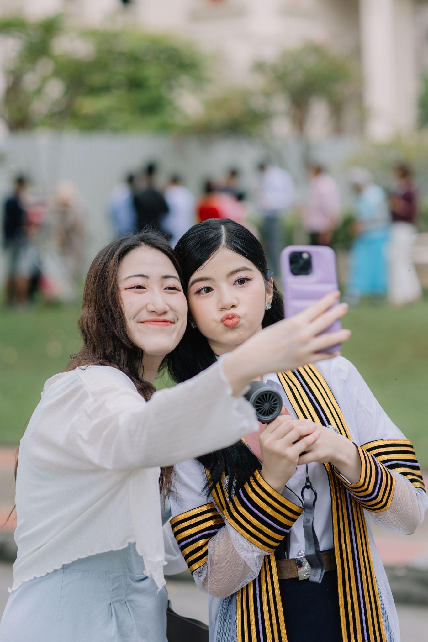 ผลงานรับปริญญา จุฬาลงกรณ์มหาวิทยาลัย โดย BufBuffalo ภาพที่ 6