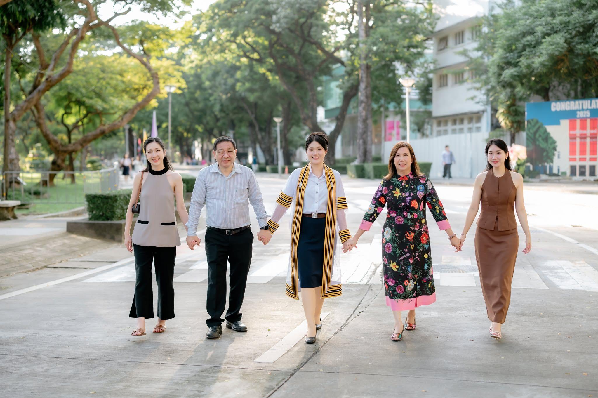 ผลงานรับปริญญา จุฬาลงกรณ์มหาวิทยาลัย โดย แอดมินปลาวาฬ ภาพที่ 16