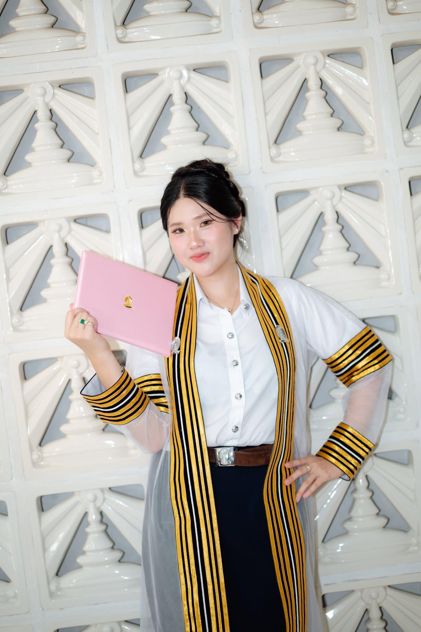 ผลงานรับปริญญา จุฬาลงกรณ์มหาวิทยาลัย โดย แอดมินปลาวาฬ ภาพที่ 5