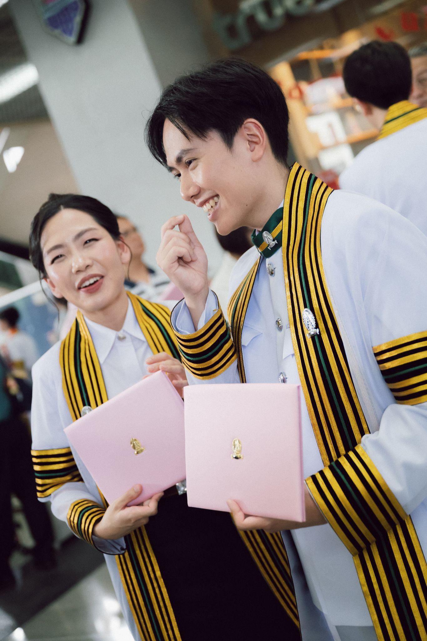 ผลงานรับปริญญา โดย coolsnapgallery ภาพที่ 2