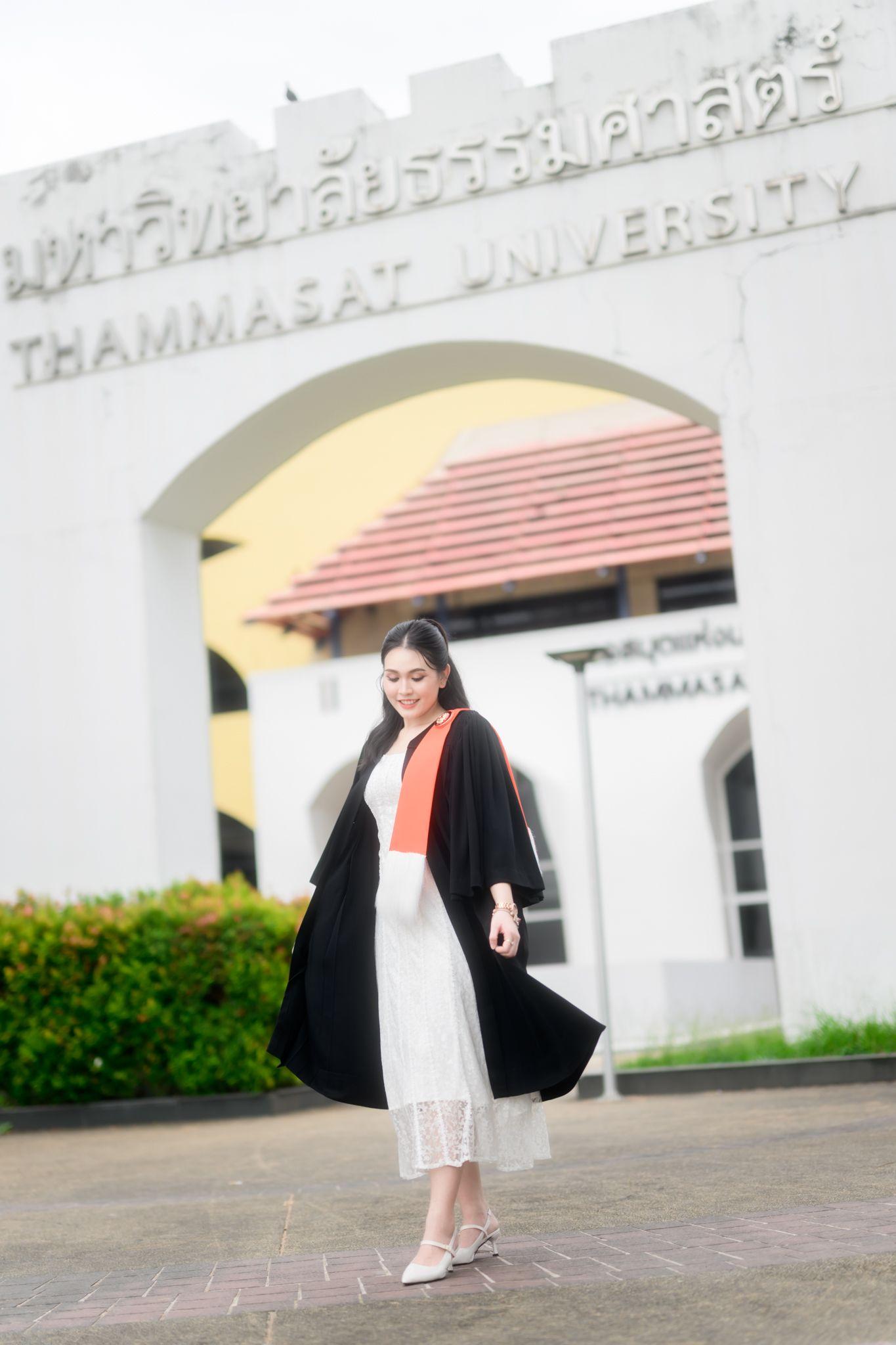 ผลงานรับปริญญา มหาวิทยาลัยธรรมศาสตร์ โดย SettoSun ภาพที่ 2