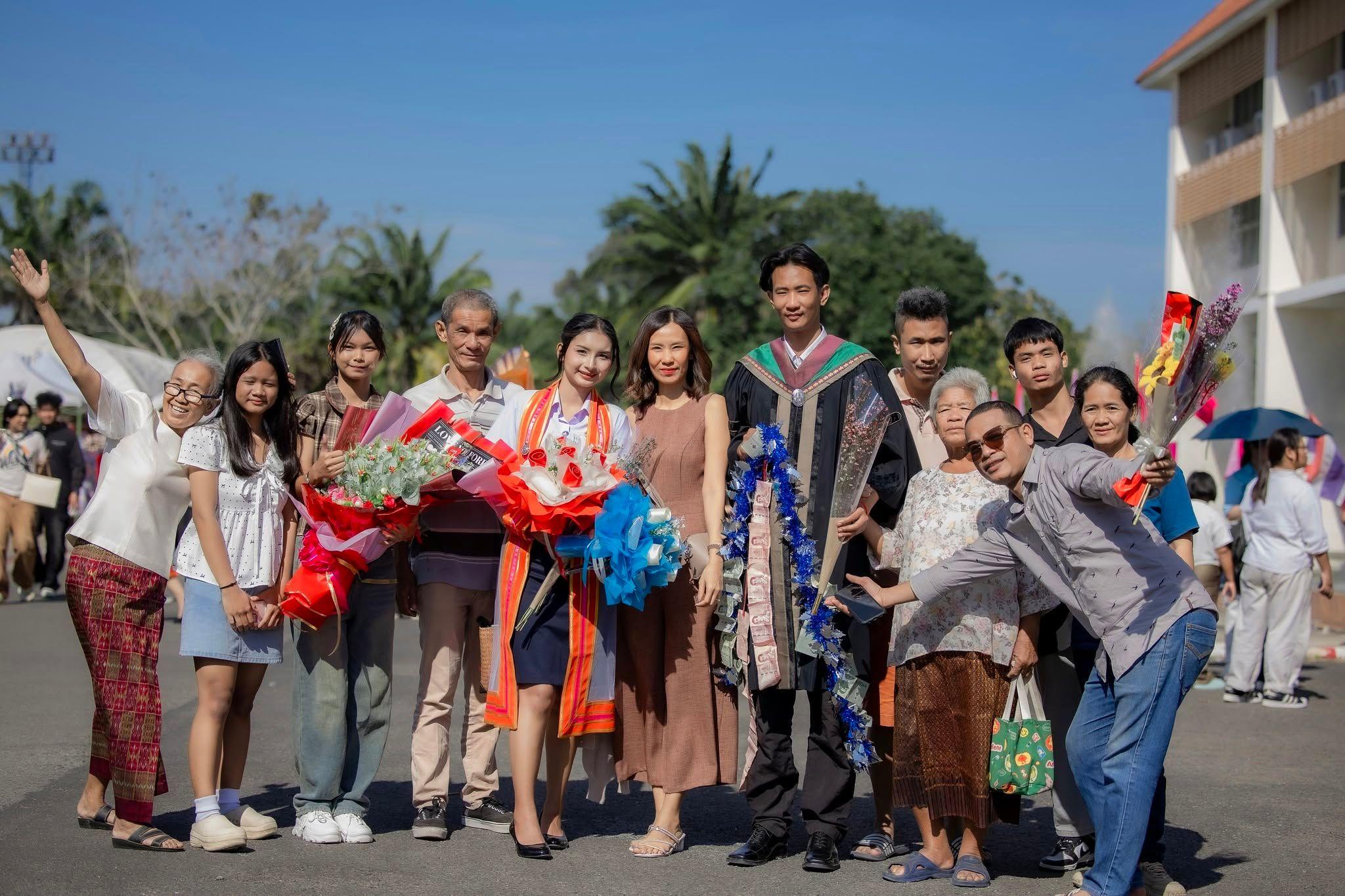 ผลงานรับปริญญา มหาวิทยาลัยเทคโนโลยีราชมงคลอีสาน โดย Phusanisa W. Photographer ภาพที่ 13