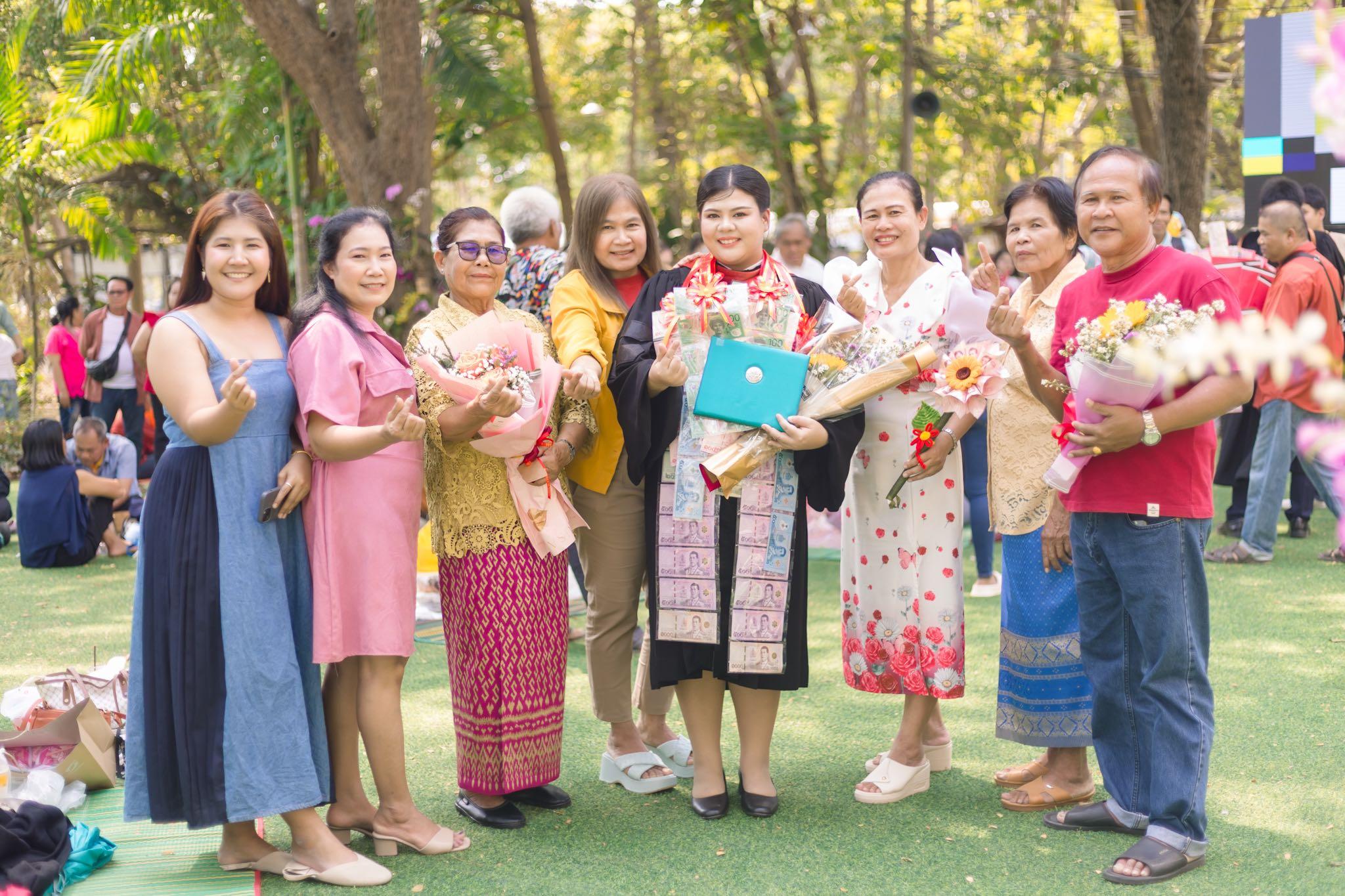 ผลงานรับปริญญา มหาวิทยาลัยศิลปากร โดย Nina ภาพที่ 7