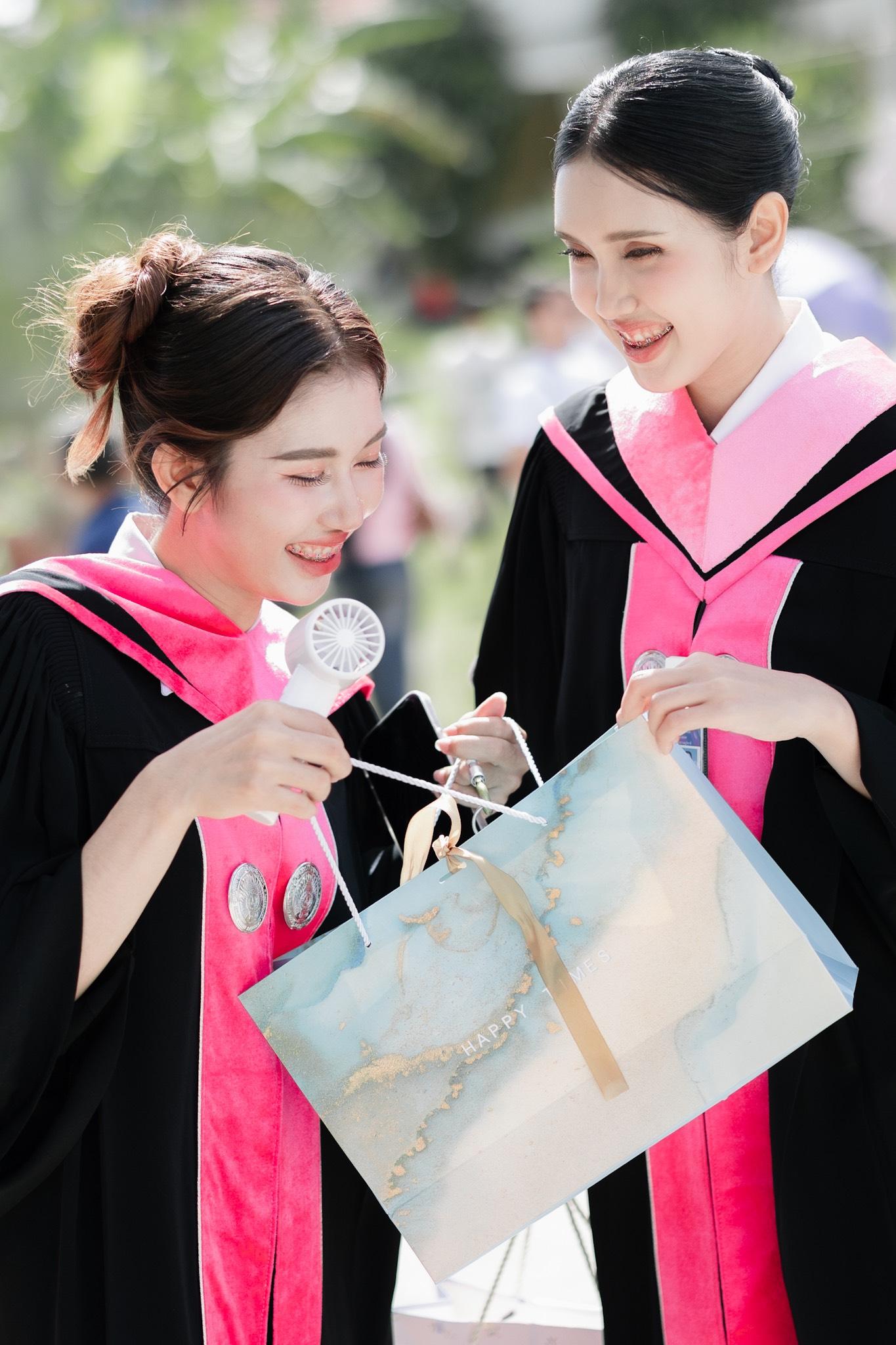 ผลงานรับปริญญา มหาวิทยาลัยราชภัฏสุราษฏร์ธานี โดย ซืน‘วานนน ภาพที่ 19