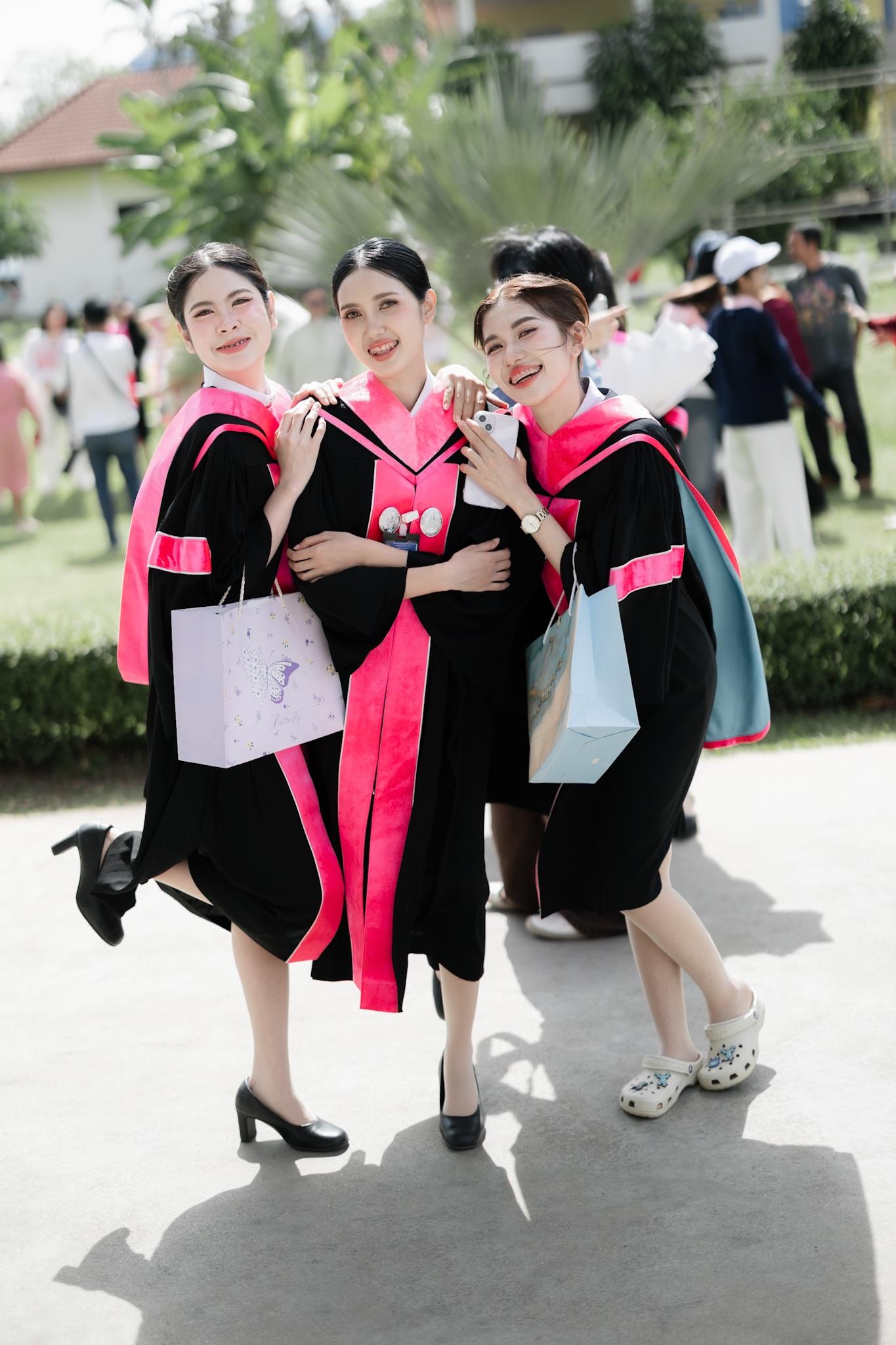 ผลงานรับปริญญา มหาวิทยาลัยราชภัฏสุราษฏร์ธานี โดย ซืน‘วานนน ภาพที่ 17