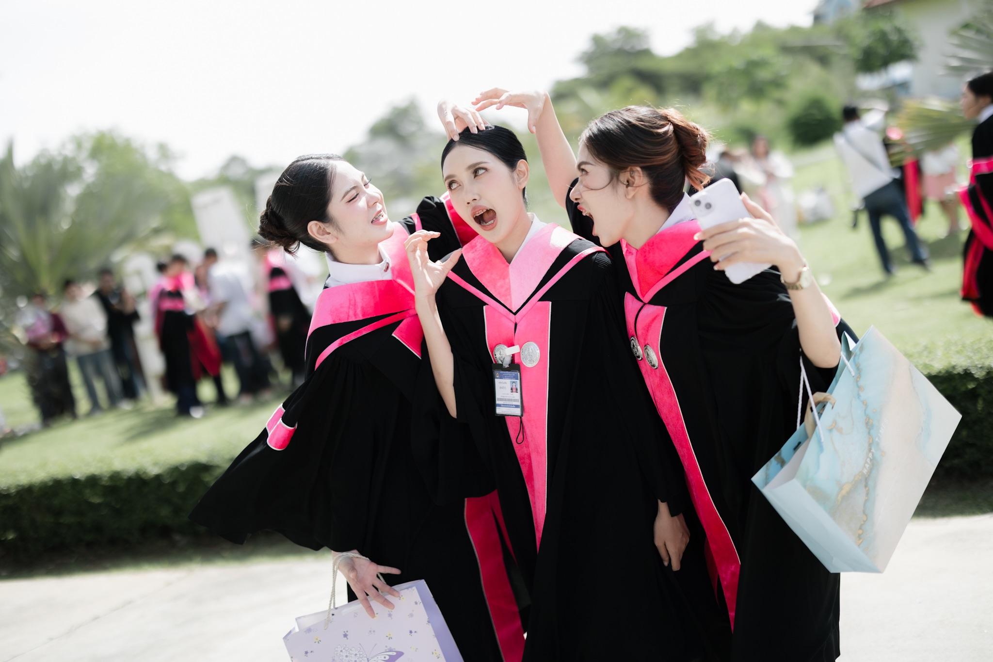 ผลงานรับปริญญา มหาวิทยาลัยราชภัฏสุราษฏร์ธานี โดย ซืน‘วานนน ภาพที่ 12