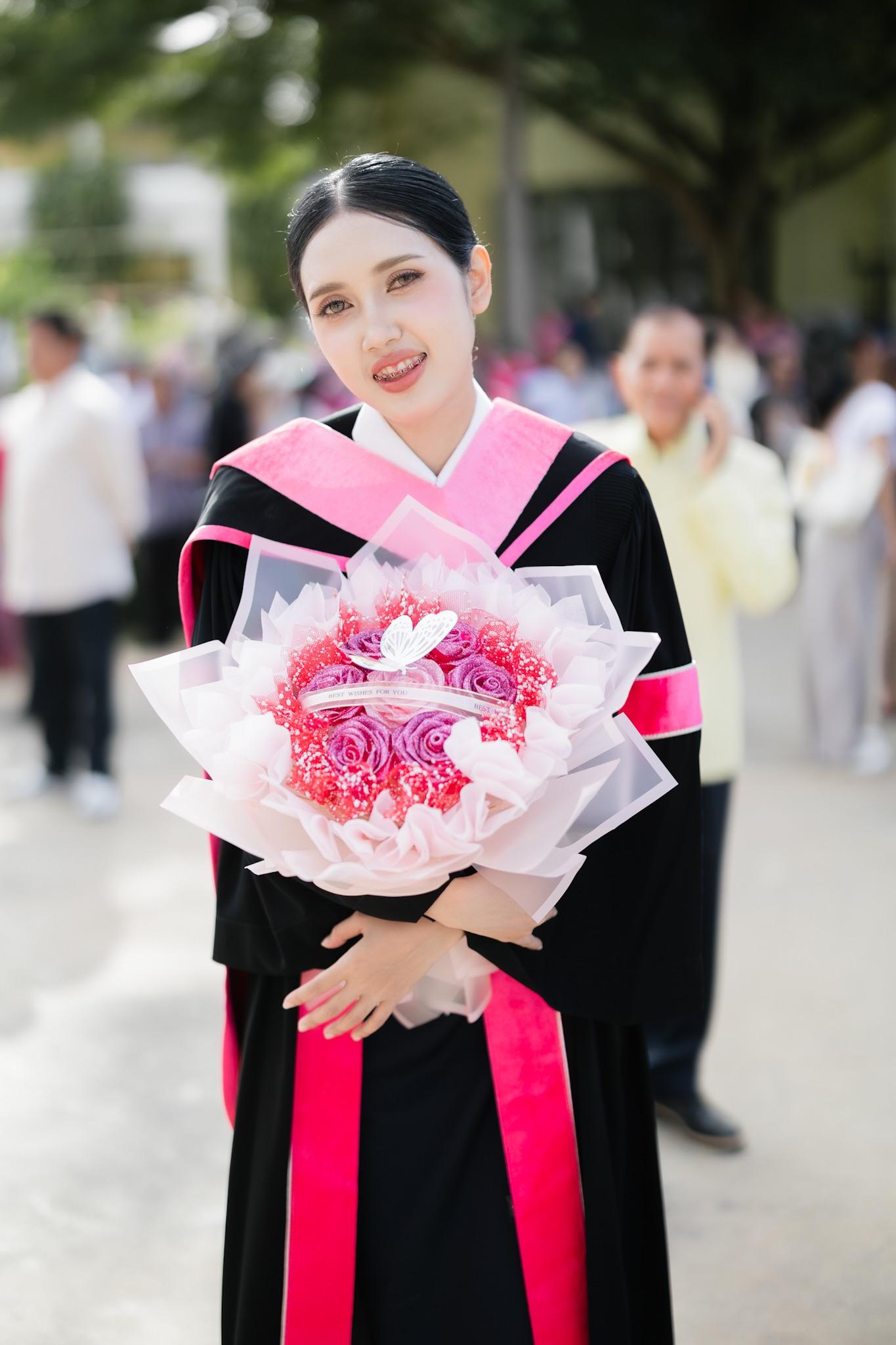 ผลงานรับปริญญา มหาวิทยาลัยราชภัฏสุราษฏร์ธานี โดย ซืน‘วานนน ภาพที่ 3