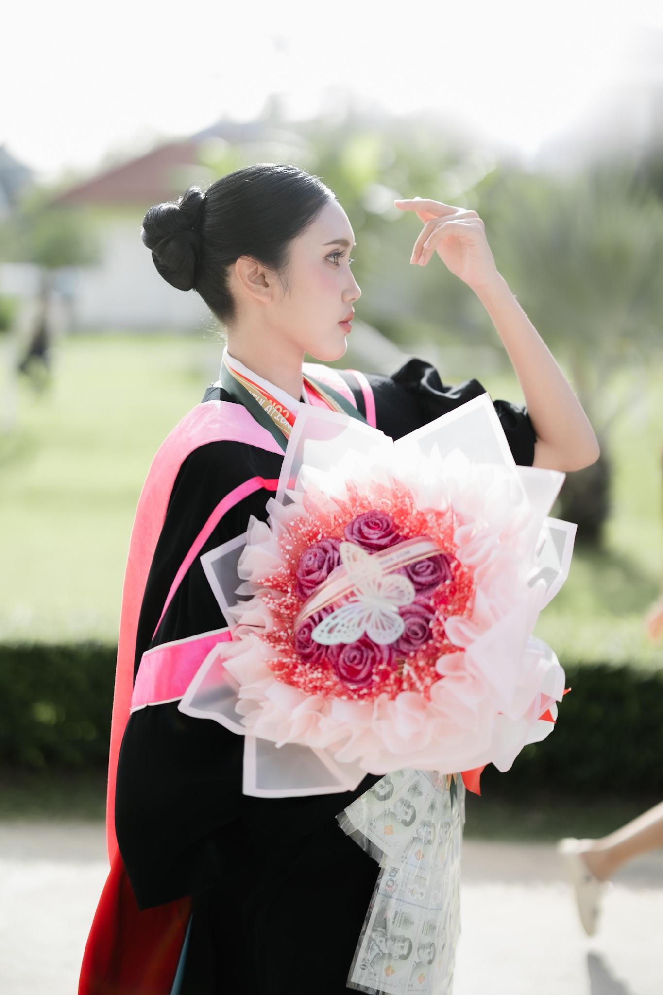 ผลงานรับปริญญา มหาวิทยาลัยราชภัฏสุราษฏร์ธานี โดย ซืน‘วานนน ภาพที่ 1