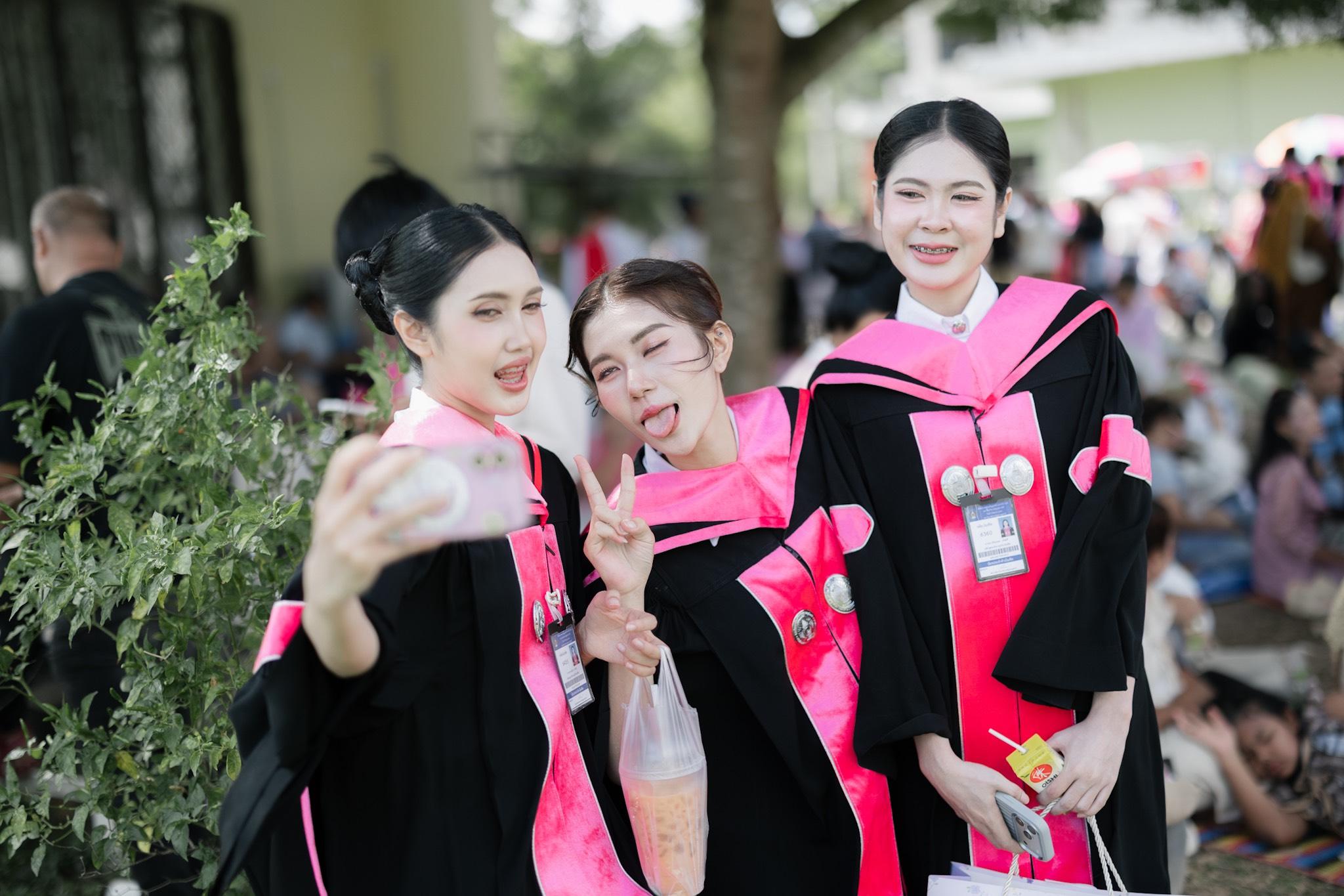 ผลงานรับปริญญา มหาวิทยาลัยราชภัฏสุราษฏร์ธานี โดย ซืน‘วานนน ภาพที่ 13