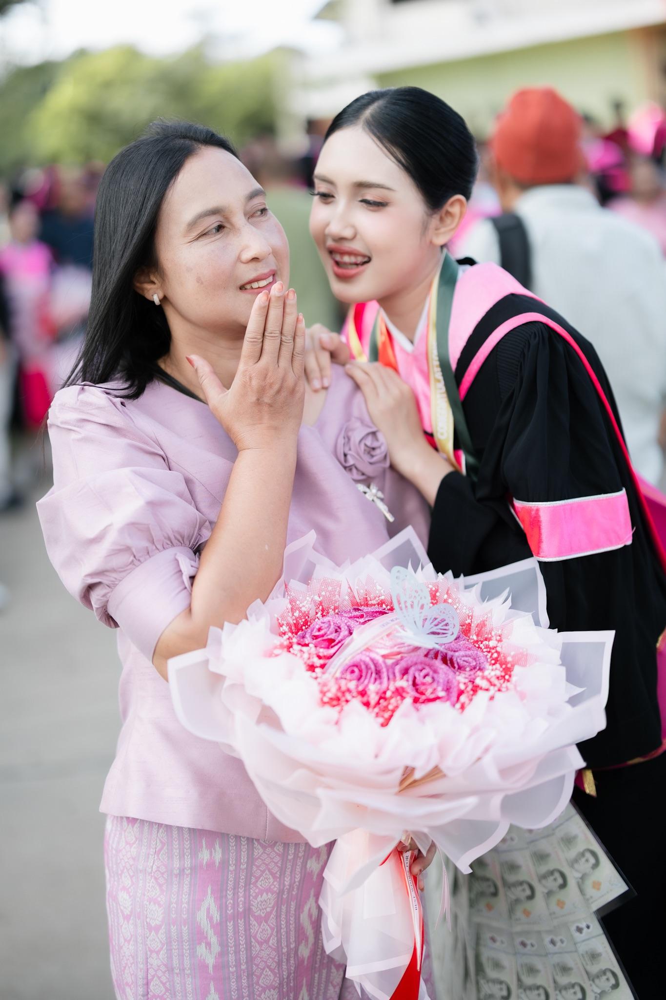 ผลงานรับปริญญา มหาวิทยาลัยราชภัฏสุราษฏร์ธานี โดย ซืน‘วานนน ภาพที่ 2