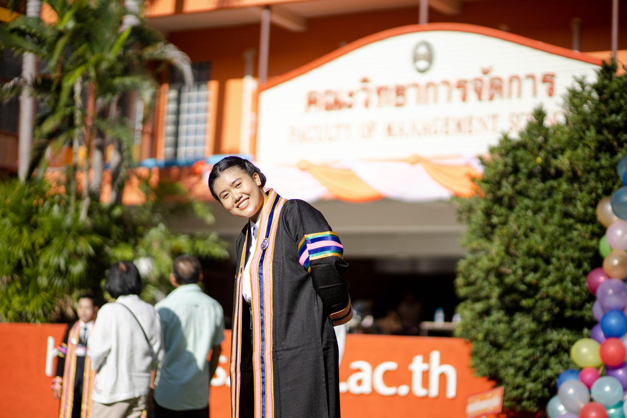 ผลงานรับปริญญา มหาวิทยาลัยราชภัฏหมู่บ้านจอมบึง โดย Kung thanat ภาพที่ 12