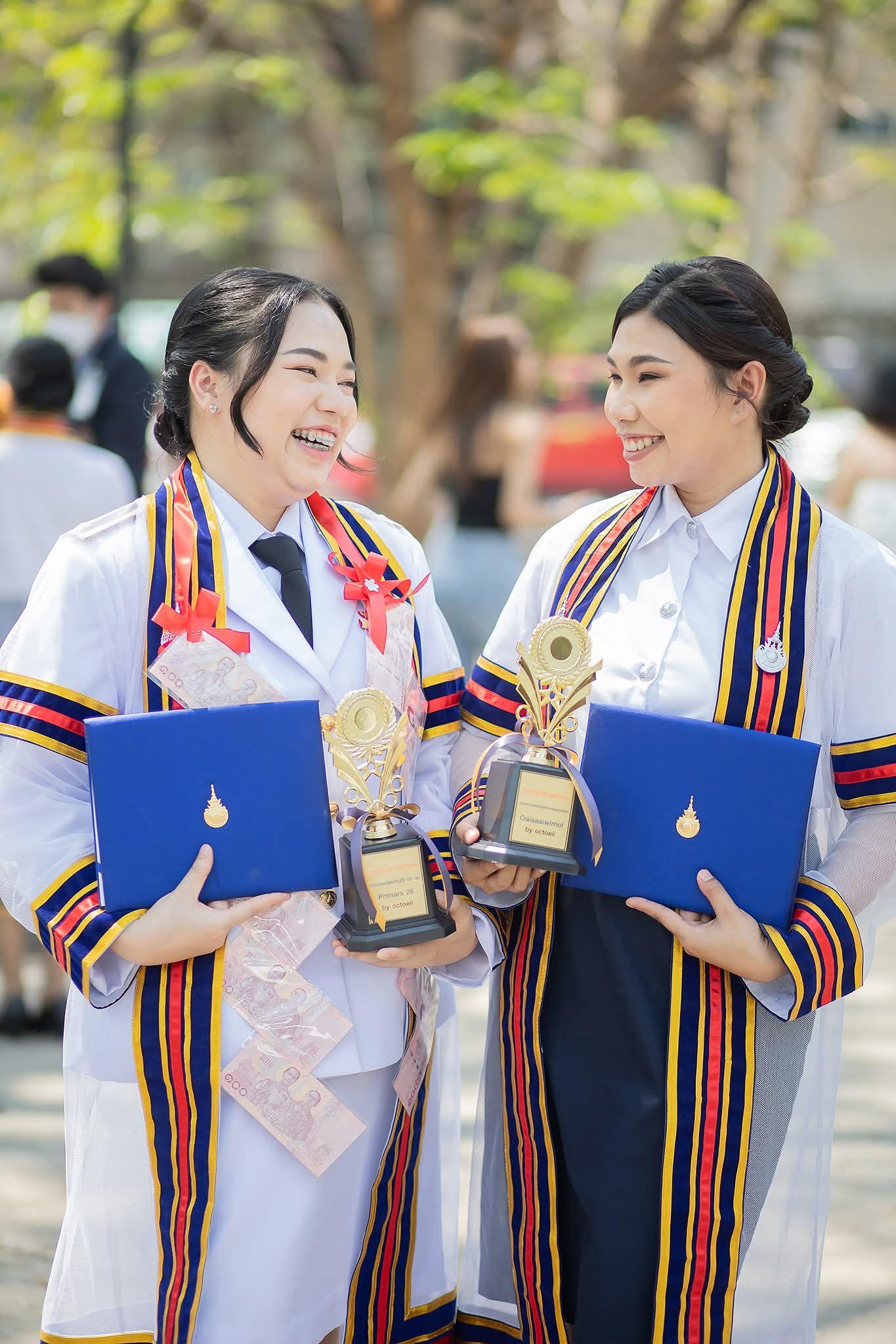 ผลงานรับปริญญา มหาวิทยาลัยเทคโนโลยีราชมงคลธัญบุรี โดย bb_pornchanok ภาพที่ 9
