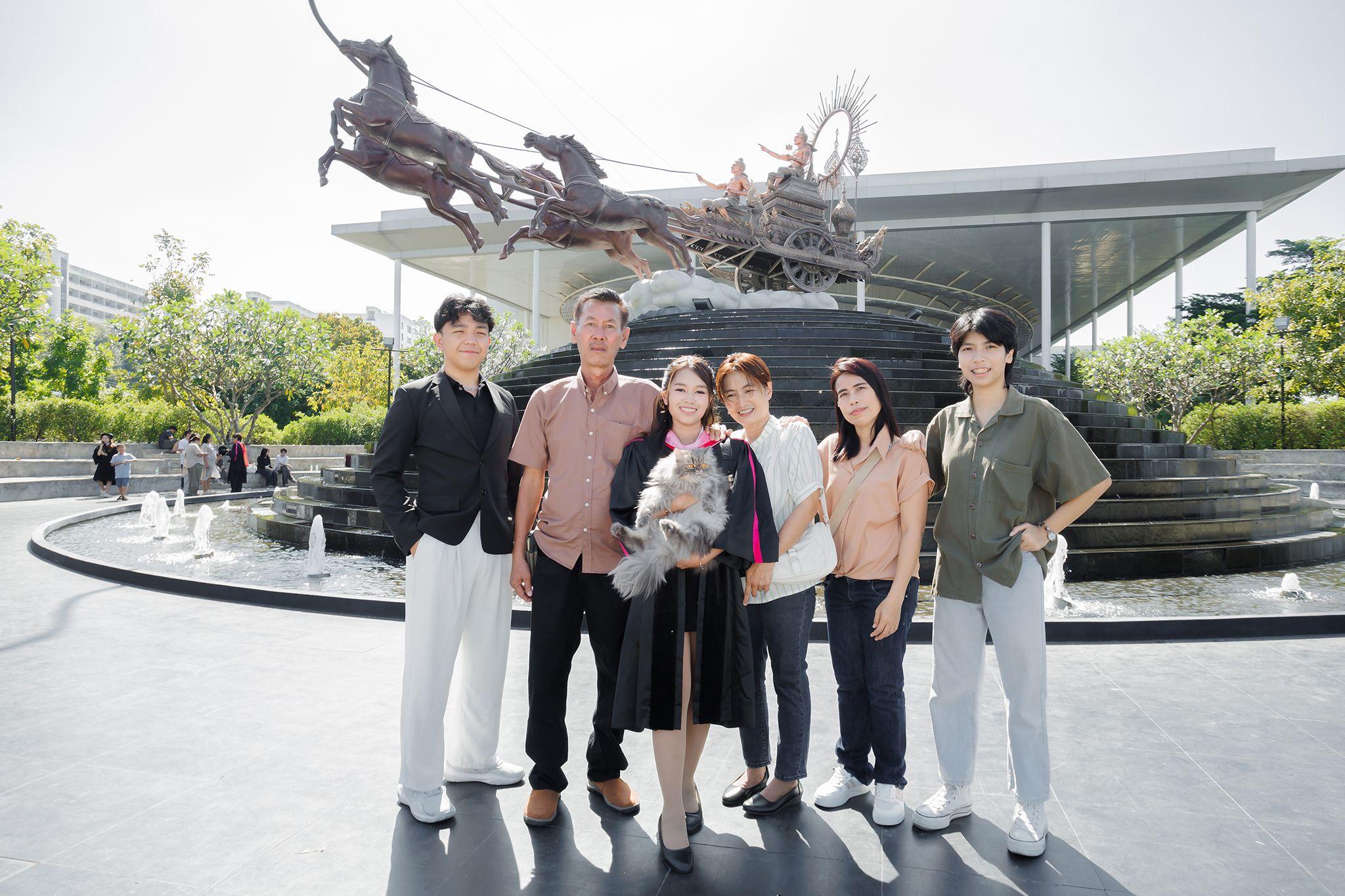 ผลงานรับปริญญา มหาวิทยาลัยรังสิต โดย bb_pornchanok ภาพที่ 4