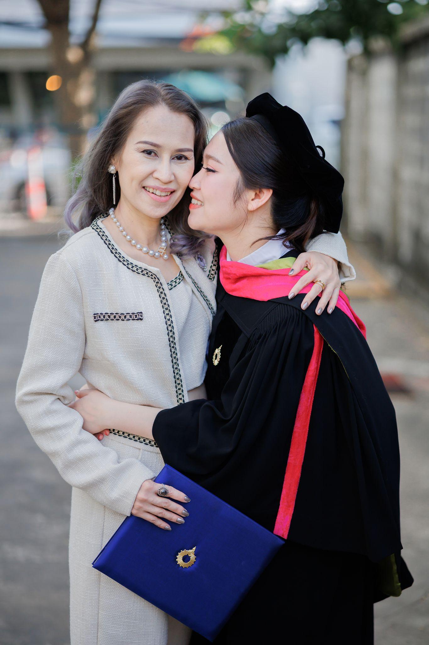 ผลงานรับปริญญา มหาวิทยาลัยรังสิต โดย bb_pornchanok ภาพที่ 3