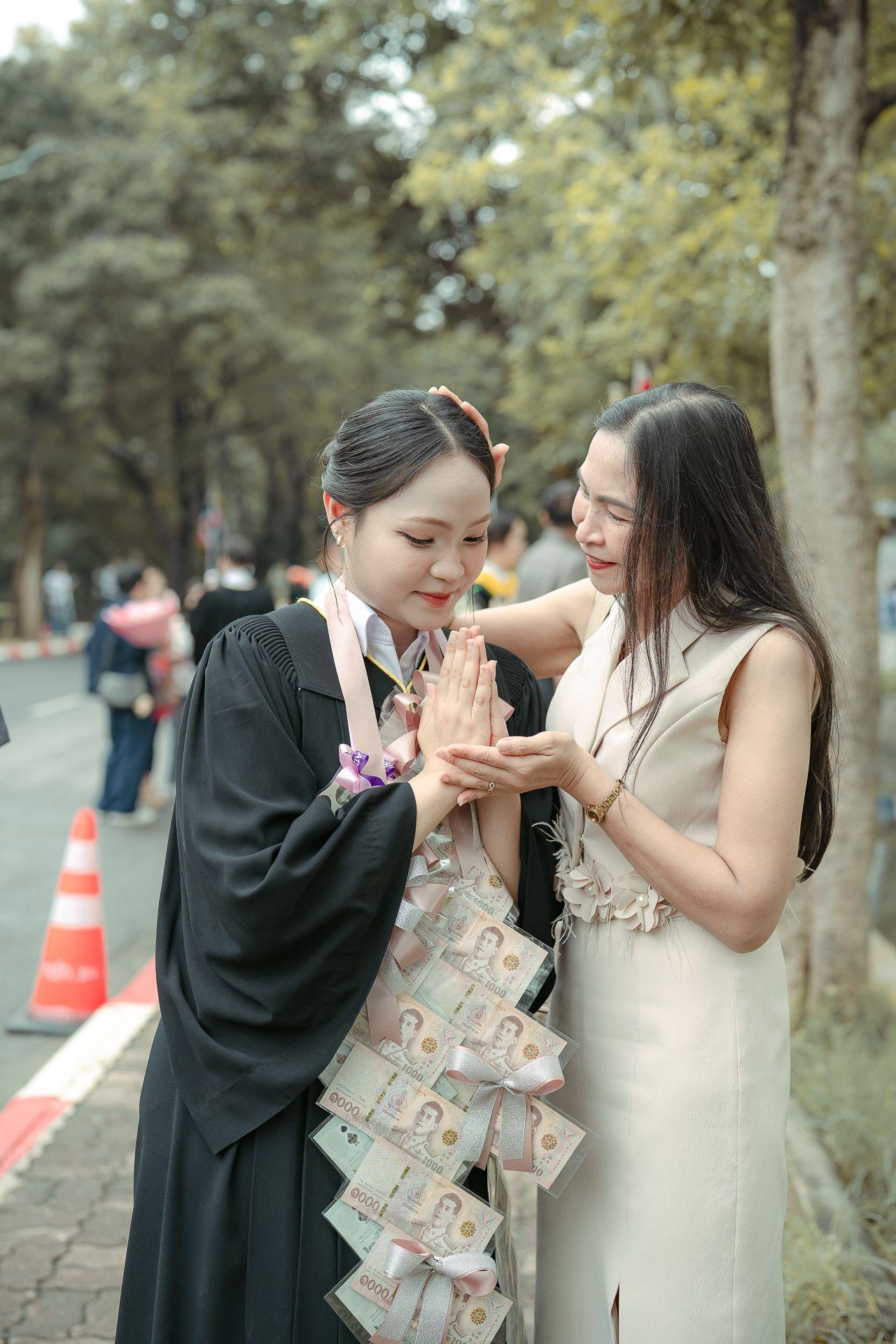 ผลงานรับปริญญา โดย APHRODITE GALLERIES ภาพที่ 10