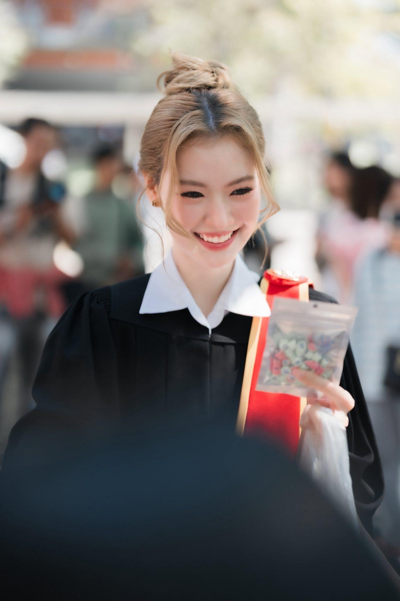 ผลงานรับปริญญา มหาวิทยาลัยธรรมศาสตร์ โดย JJ.Buddy Photographer ภาพที่ 8