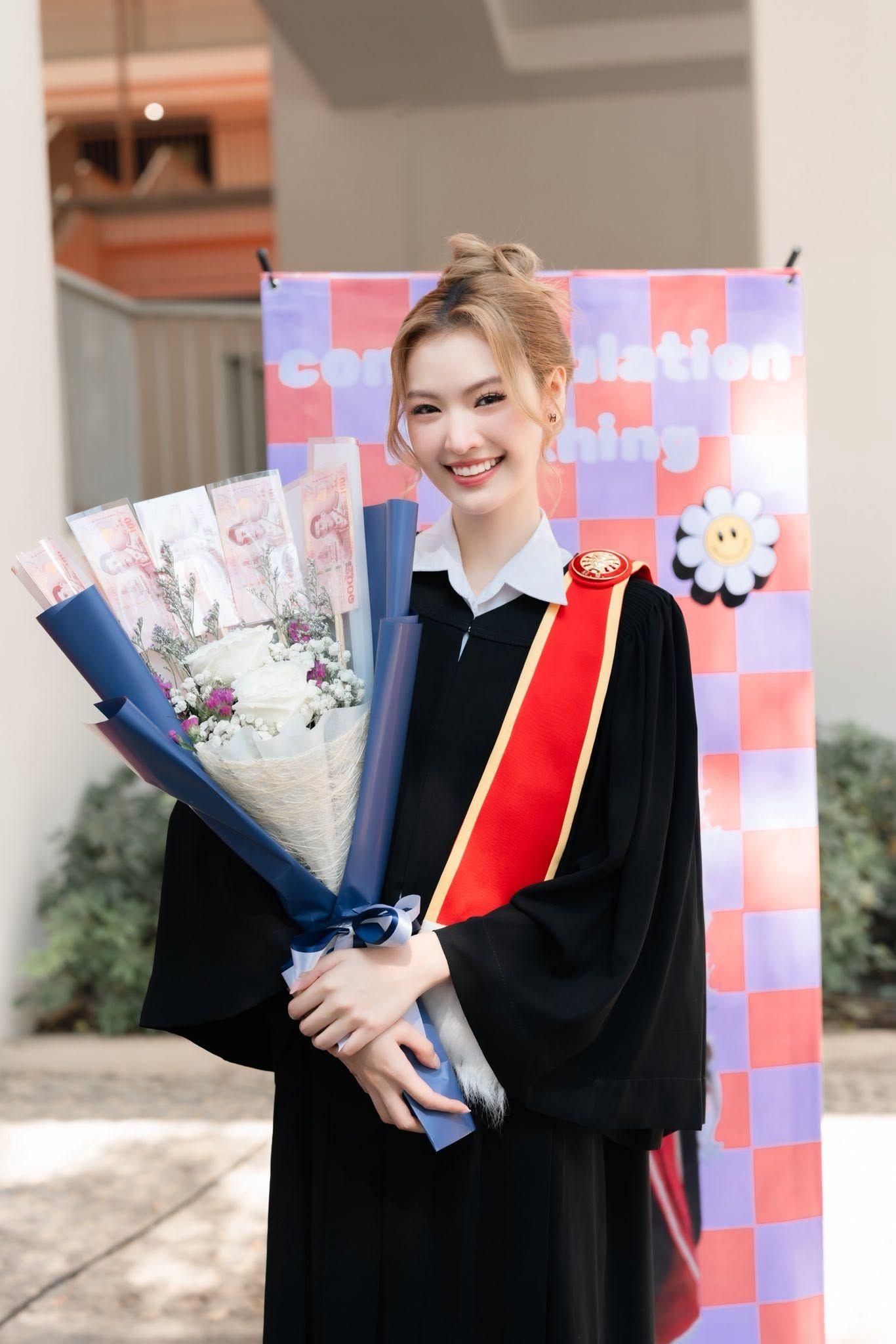 ผลงานรับปริญญา มหาวิทยาลัยธรรมศาสตร์ โดย JJ.Buddy Photographer ภาพที่ 2