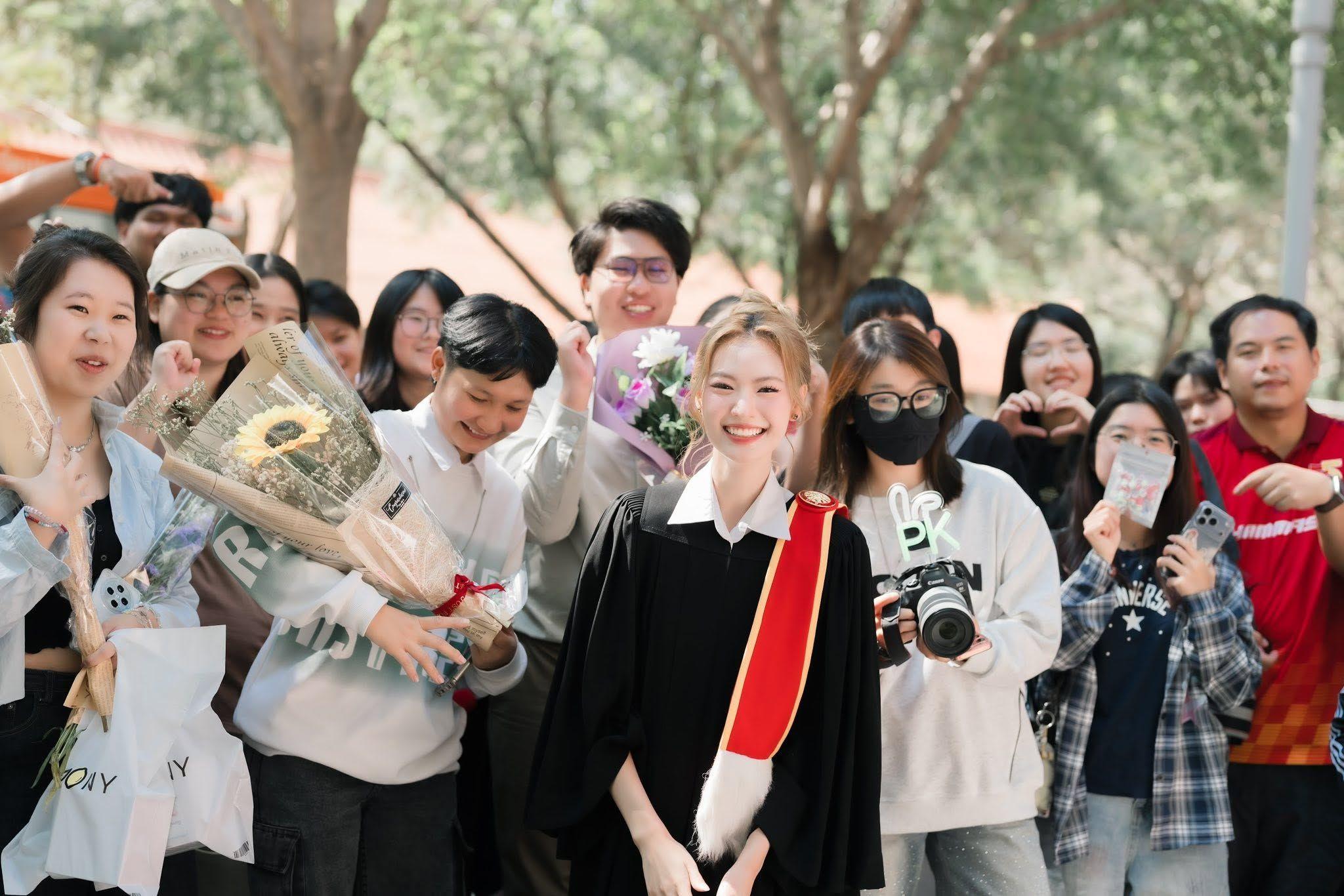 ผลงานรับปริญญา มหาวิทยาลัยธรรมศาสตร์ โดย JJ.Buddy Photographer ภาพที่ 10
