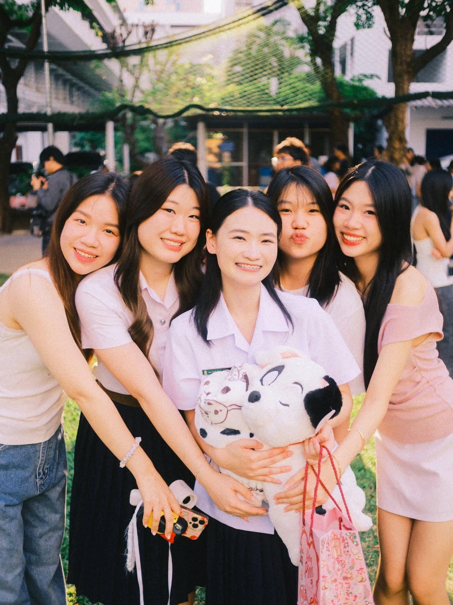 ผลงานรับปริญญา จุฬาลงกรณ์มหาวิทยาลัย โดย riz ภาพที่ 3