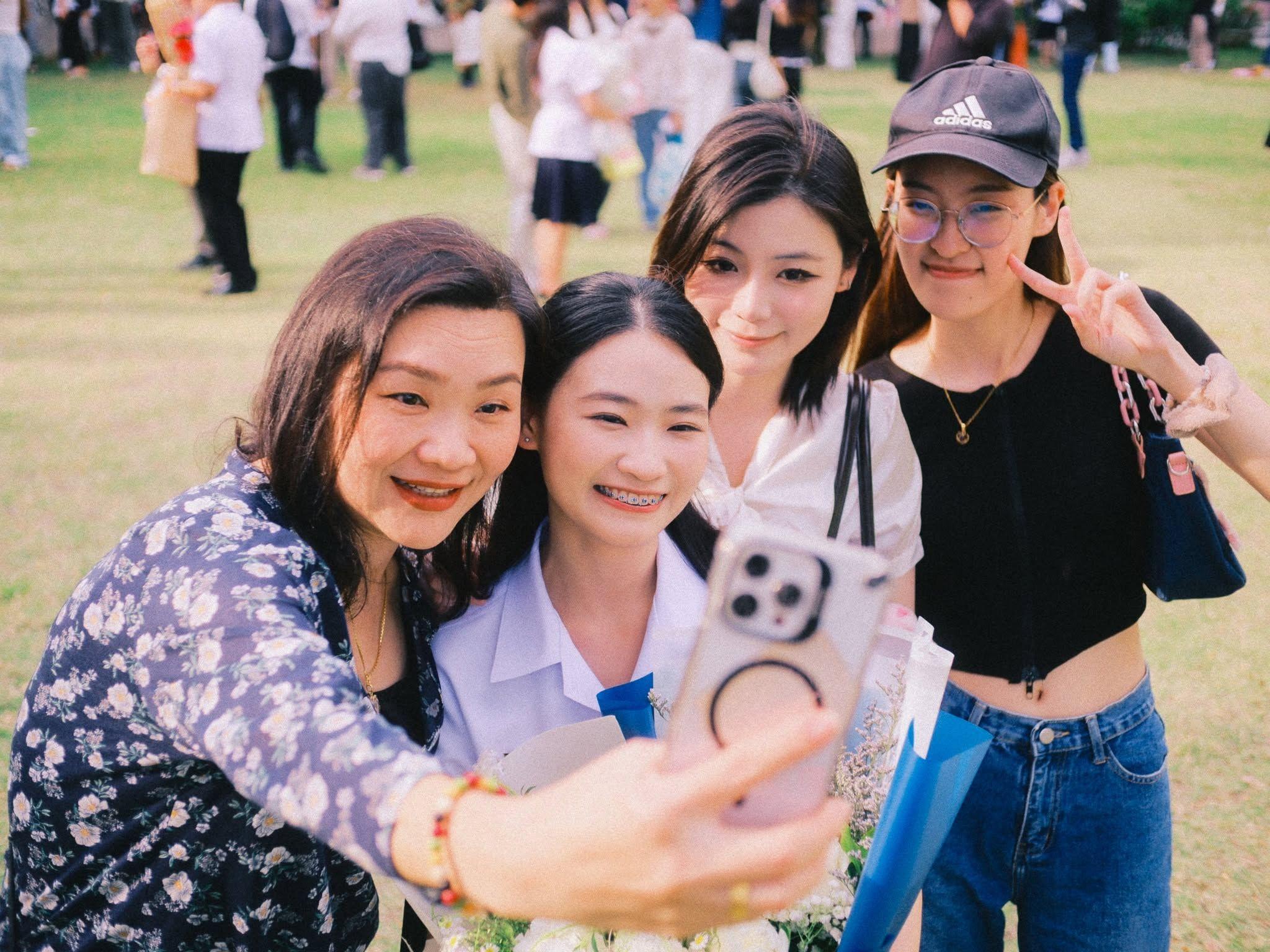 ผลงานรับปริญญา จุฬาลงกรณ์มหาวิทยาลัย โดย riz ภาพที่ 8